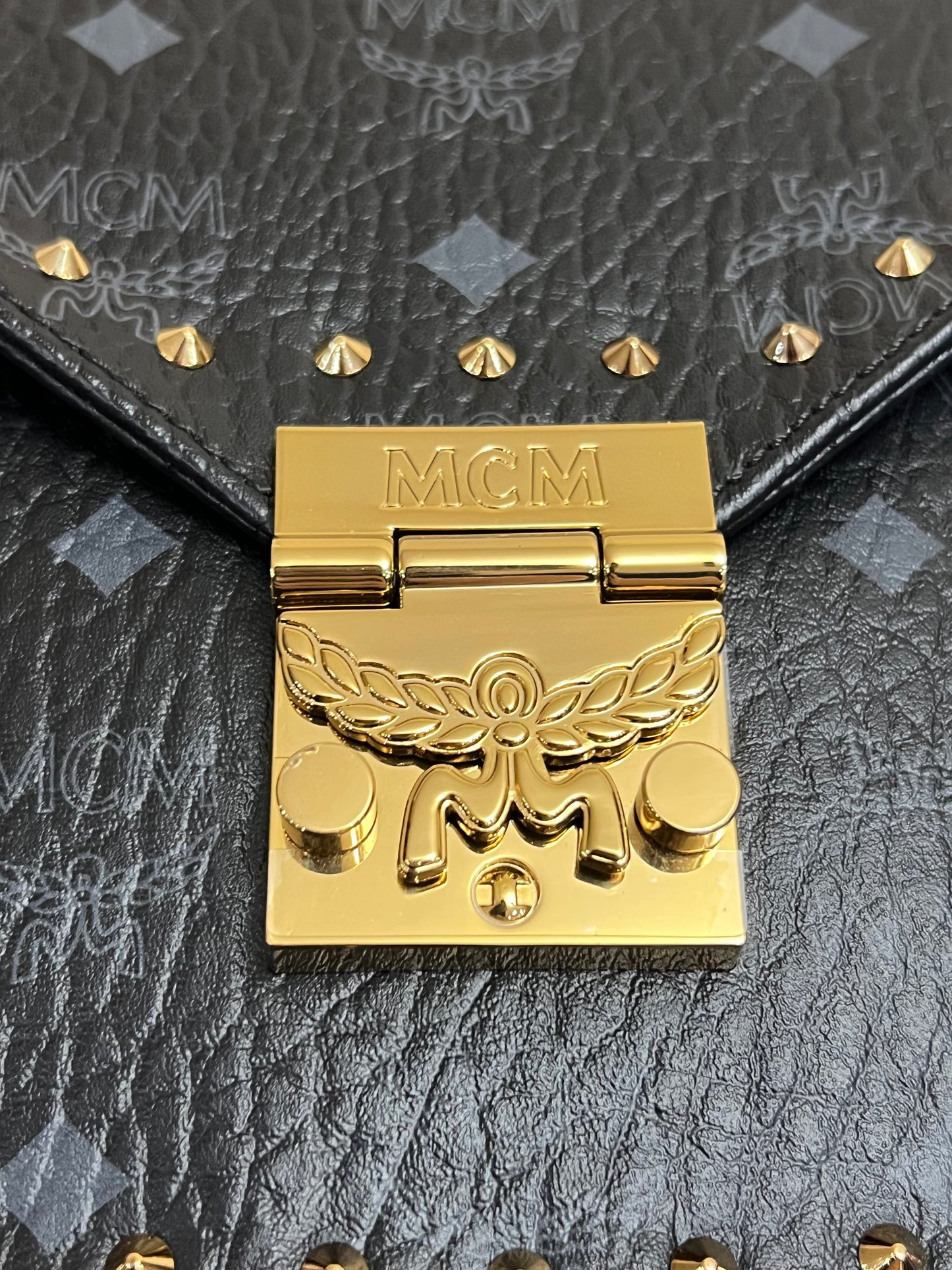 MCM PATRICIA STUDDED BLACK
