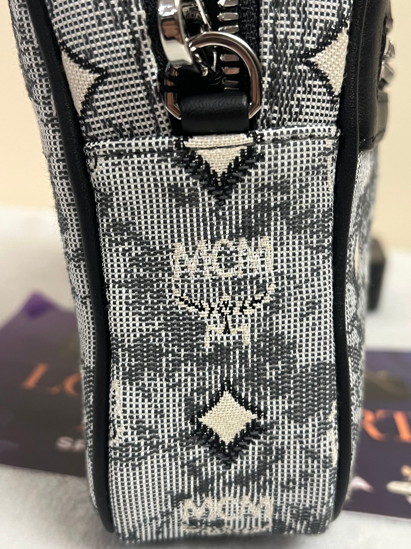 MCM AREN MESSENGER BAG