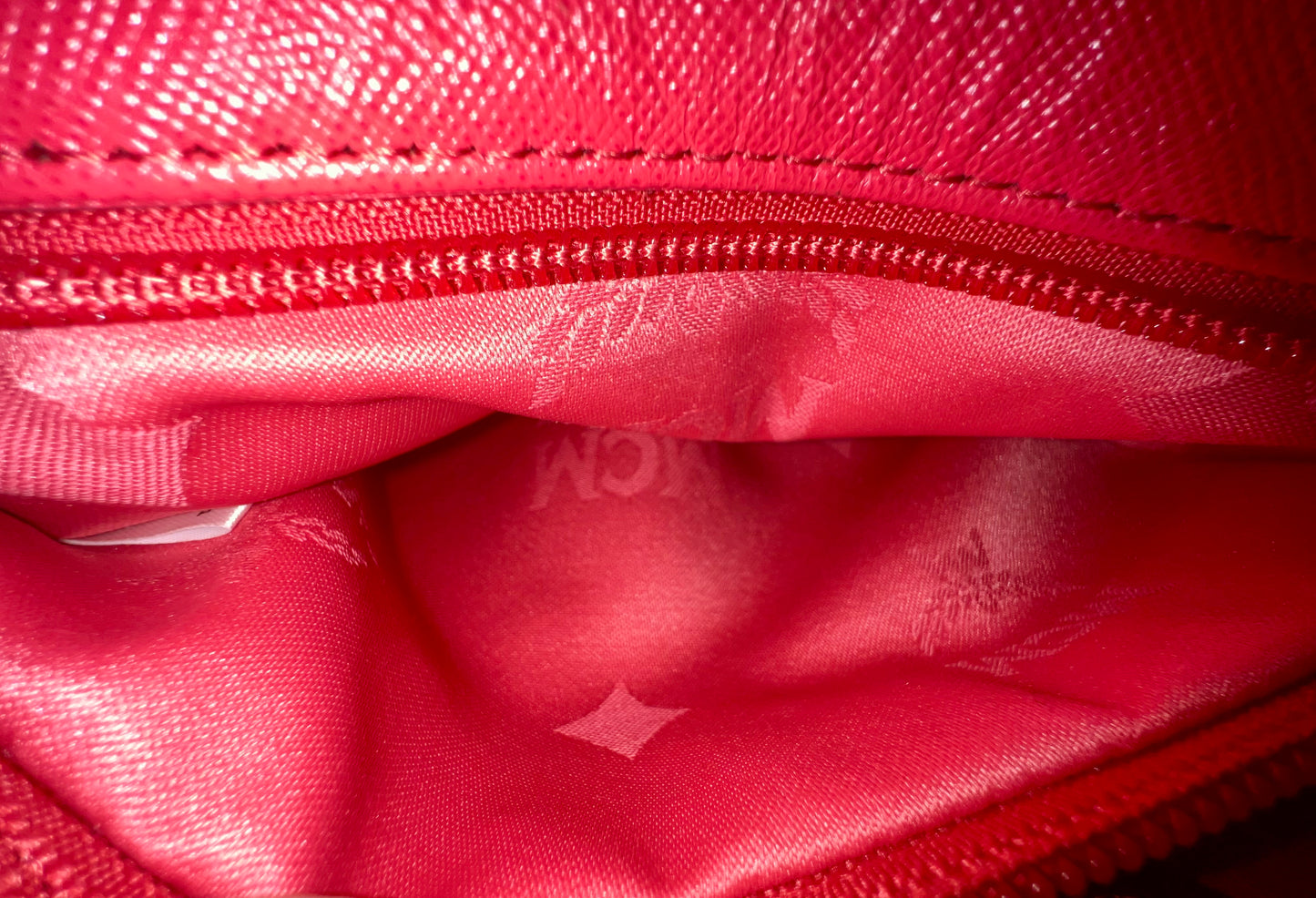MCM SAFFIANO RED