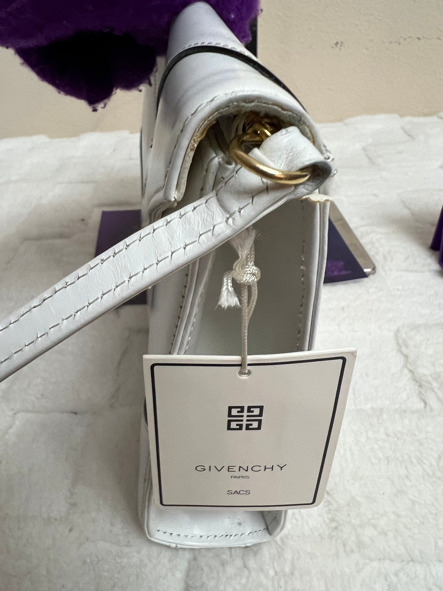 GIVE_NCHY SHOULDER BAG WHITE