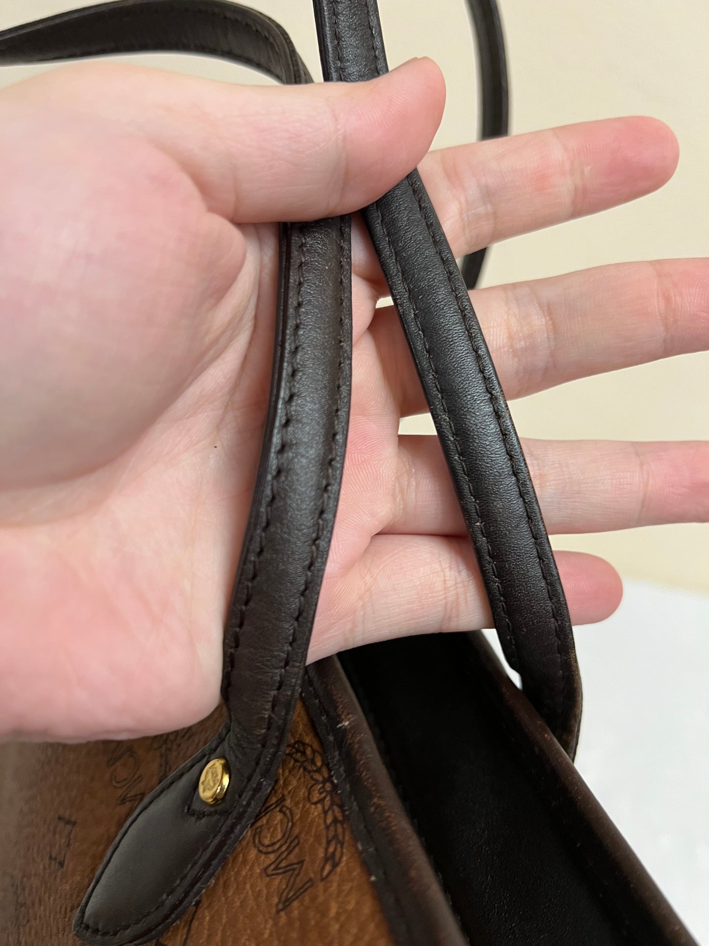 MCM CHOCO TOTE W/ BONE MM