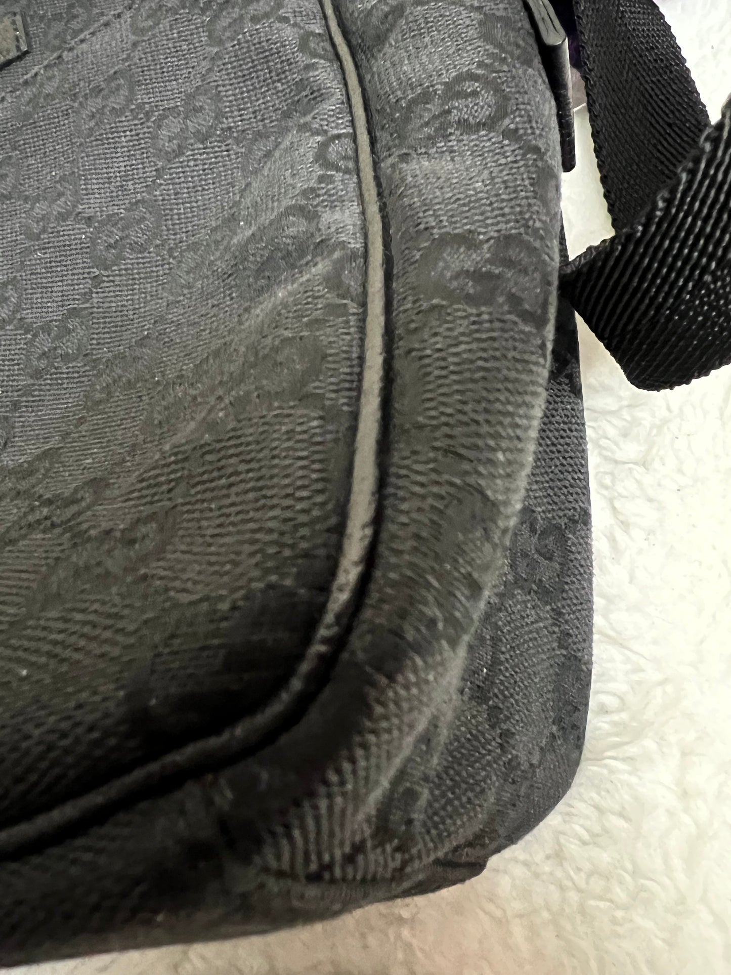 G _ G CROSSBODY BLACK