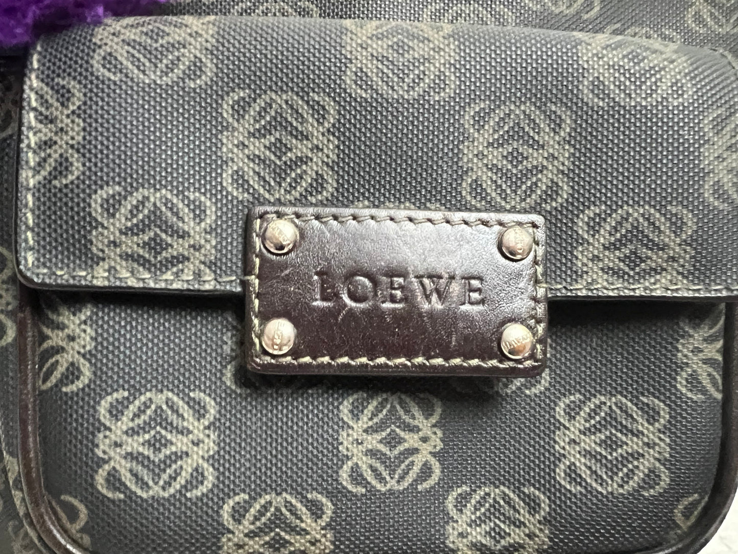 L _ O _ E _ W _ E CROSSBODY