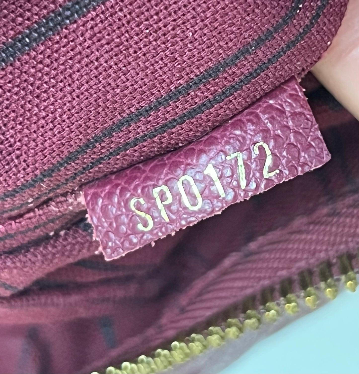 LUMINEUSE EMPRIENTE BURGUNDY