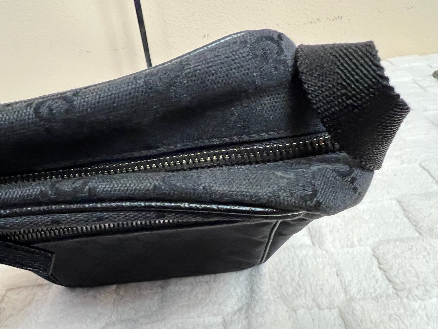 G _ G CROSSBODY BLACK