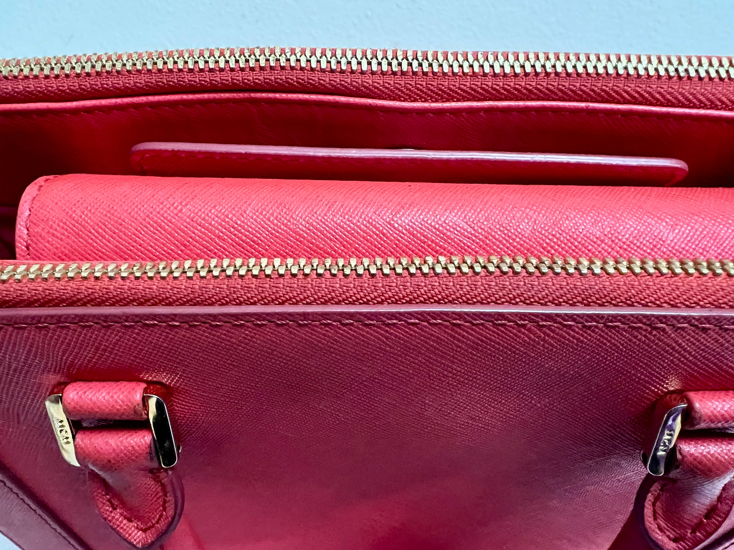 MCM SAFFIANO RED
