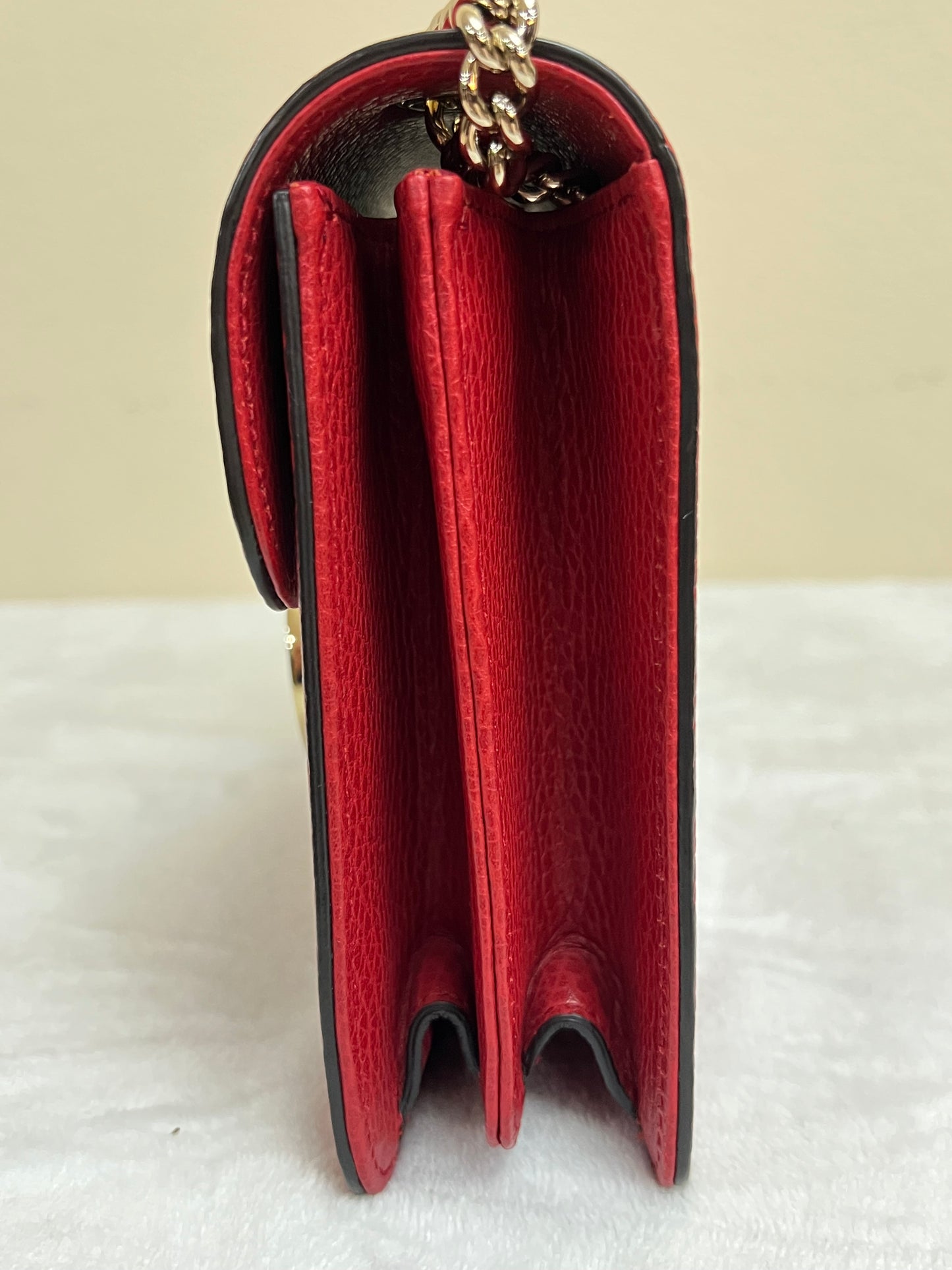 INTERLOCKING RED