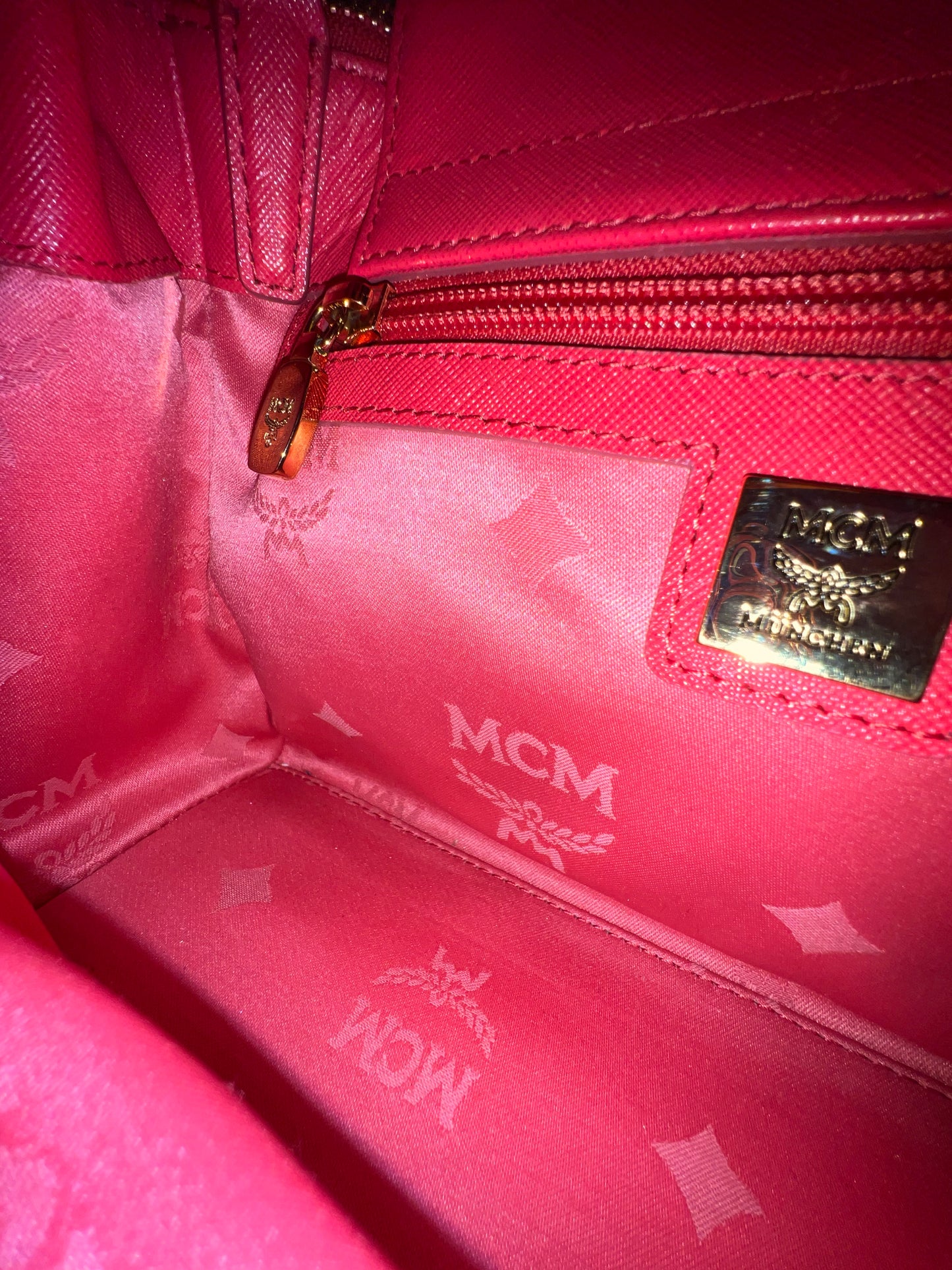 MCM SAFFIANO RED