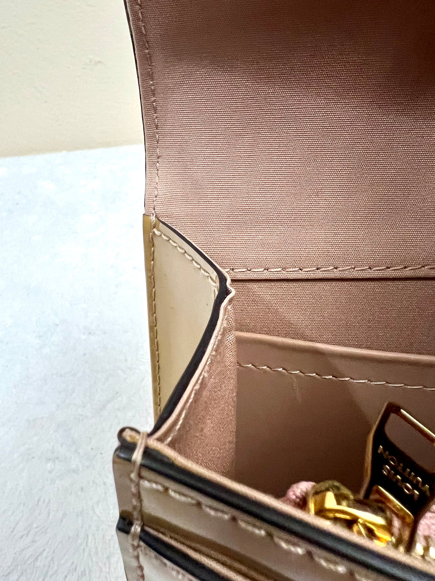 LOUISE CLUTCH VERNIS YELLOW