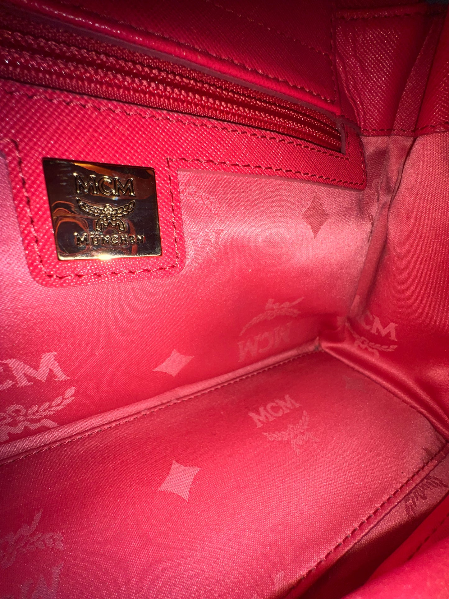 MCM SAFFIANO RED