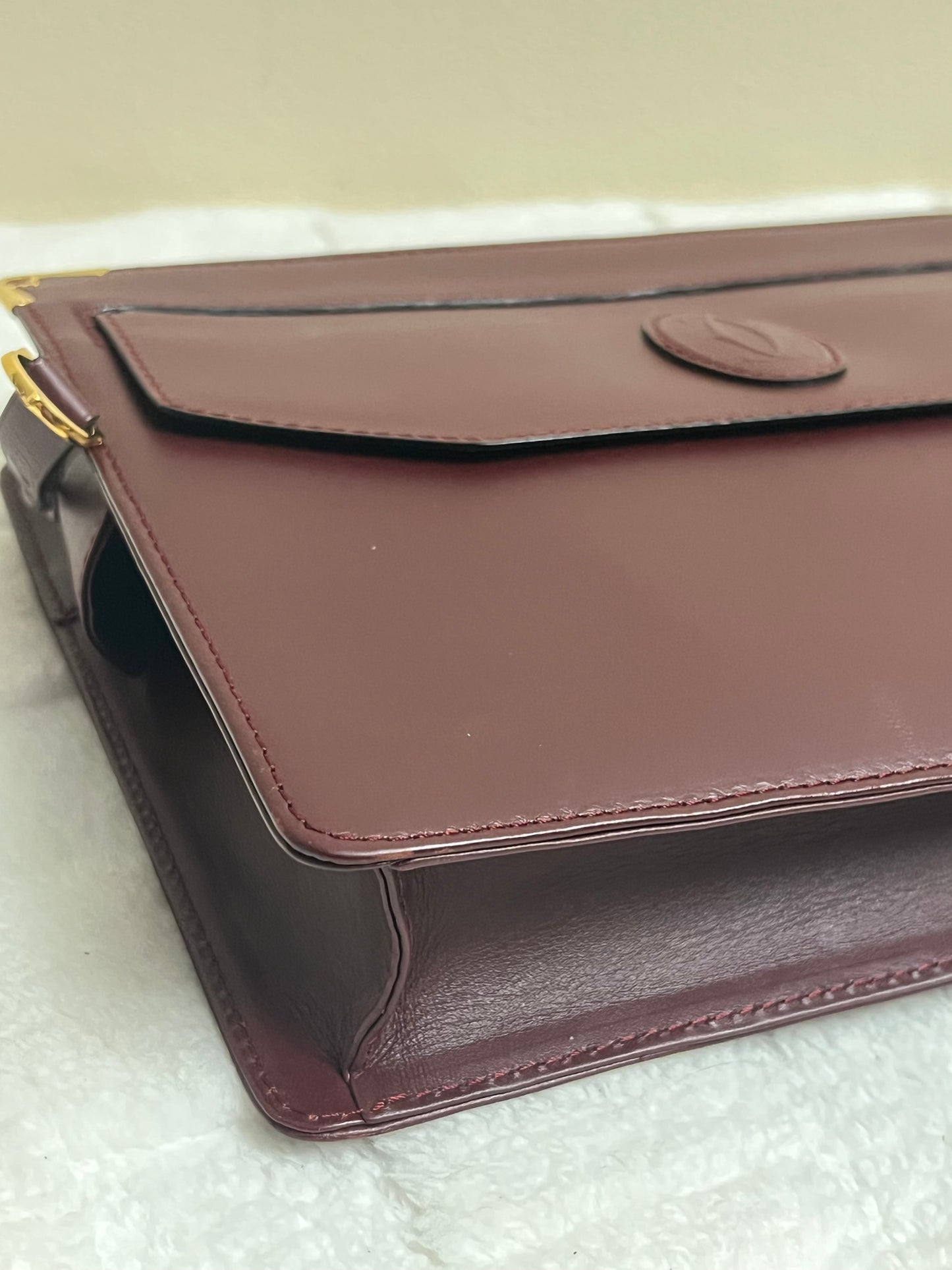 C_ A _ R _ T _ I _ E _ R CLUTCH MAROON