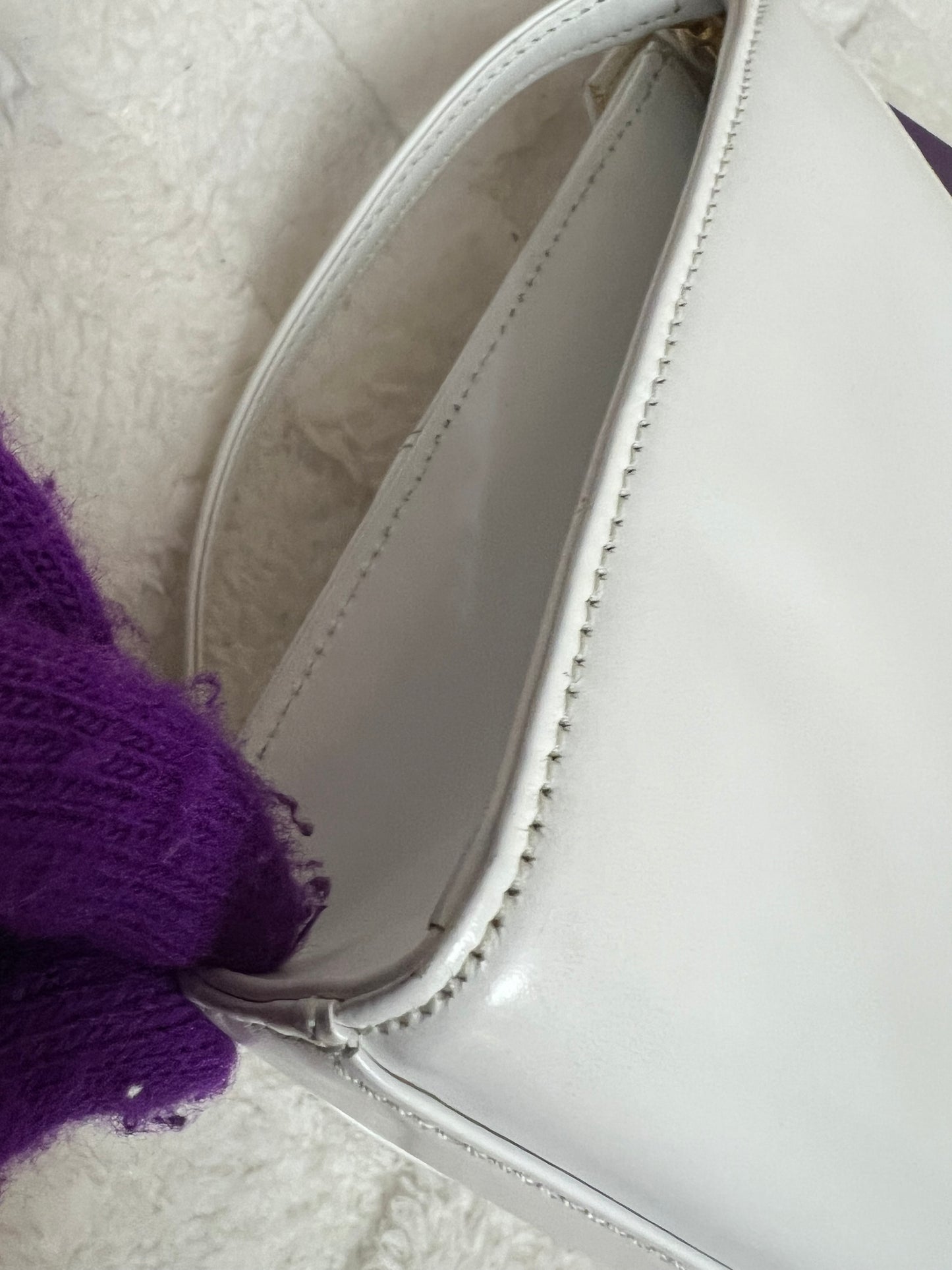 GIVE_NCHY SHOULDER BAG WHITE