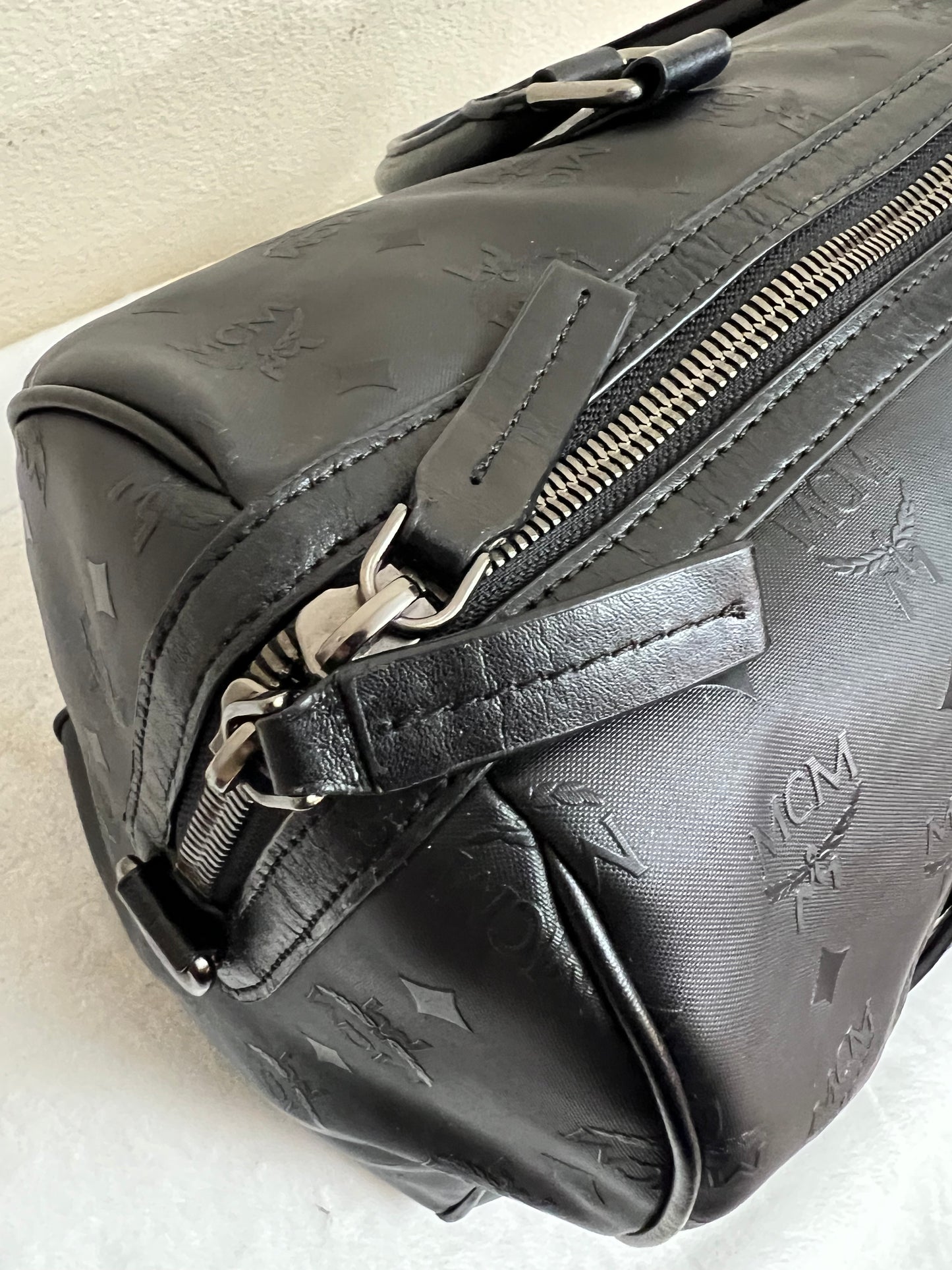DUFFLE 45 BLACK ON BLACK