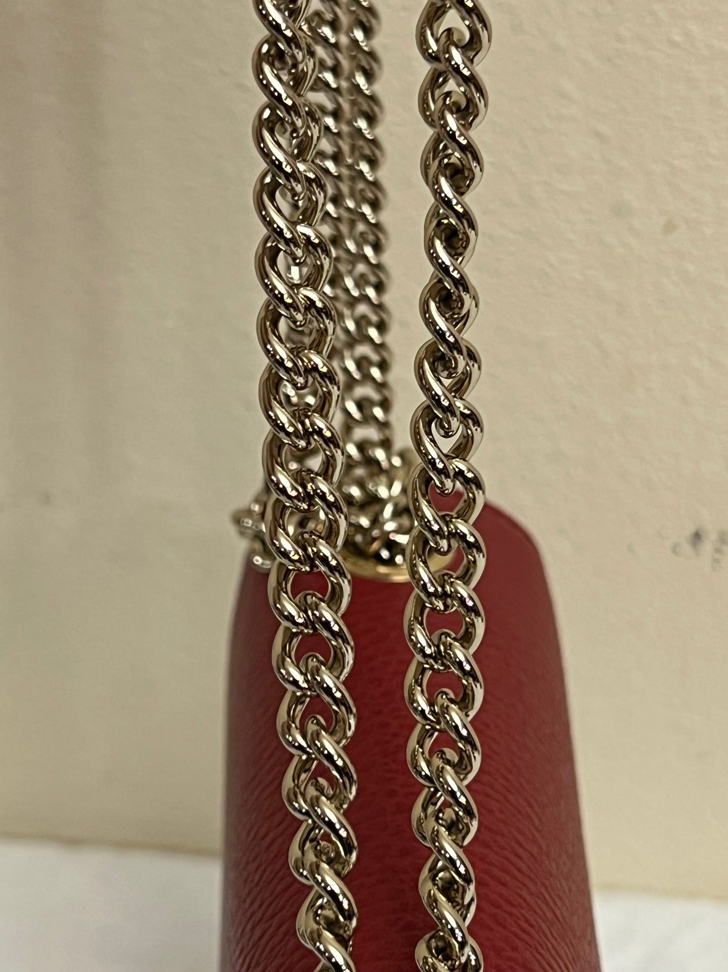 INTERLOCKING RED