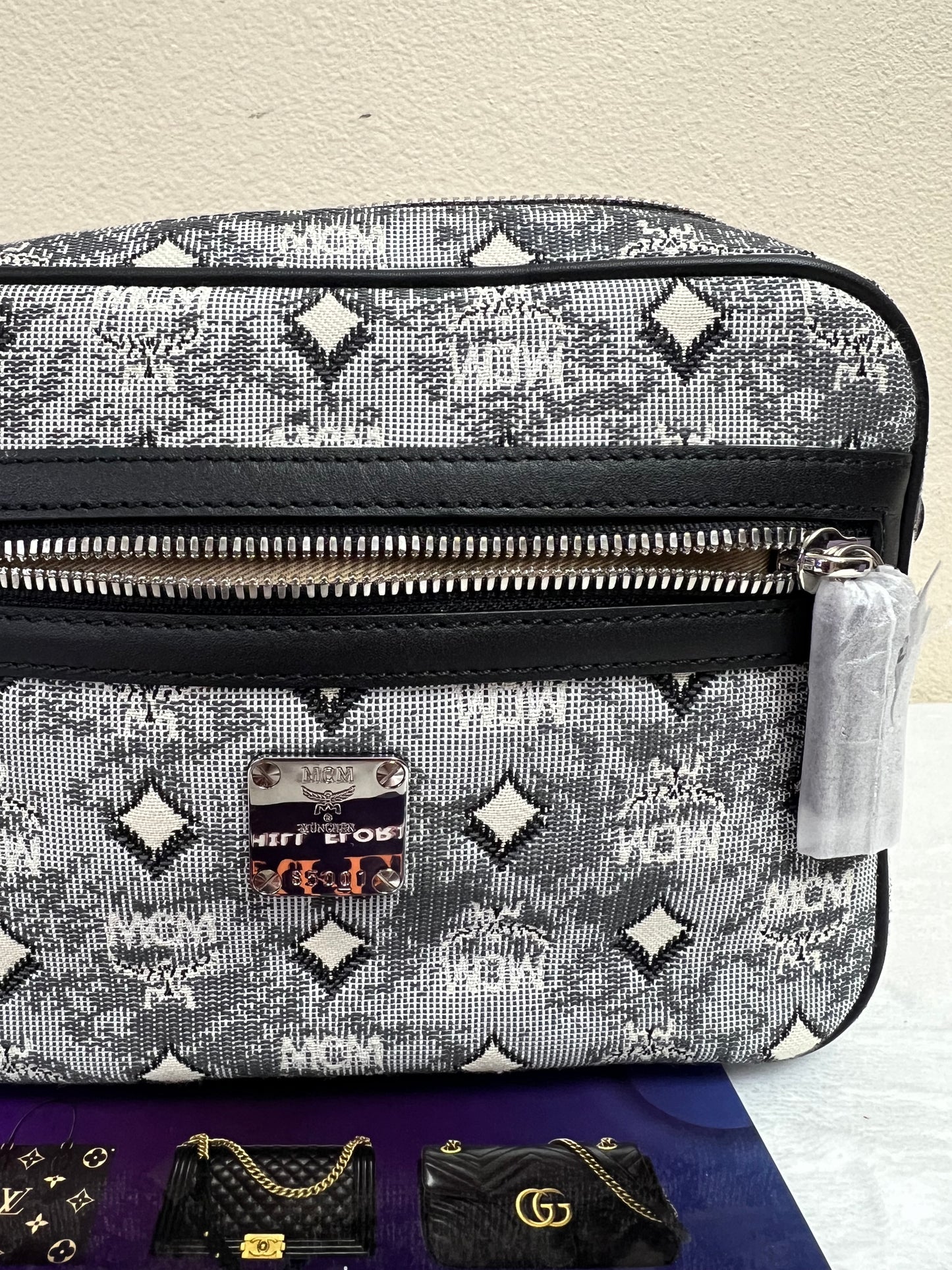 MCM AREN MESSENGER BAG