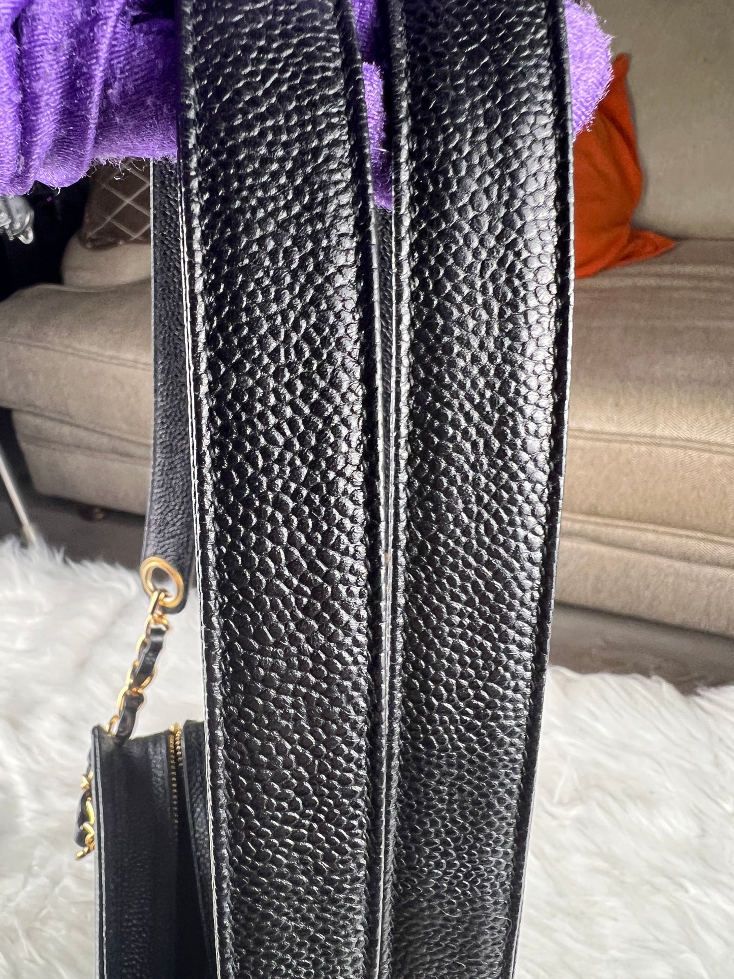 CAVIAR SHOULDER BAG