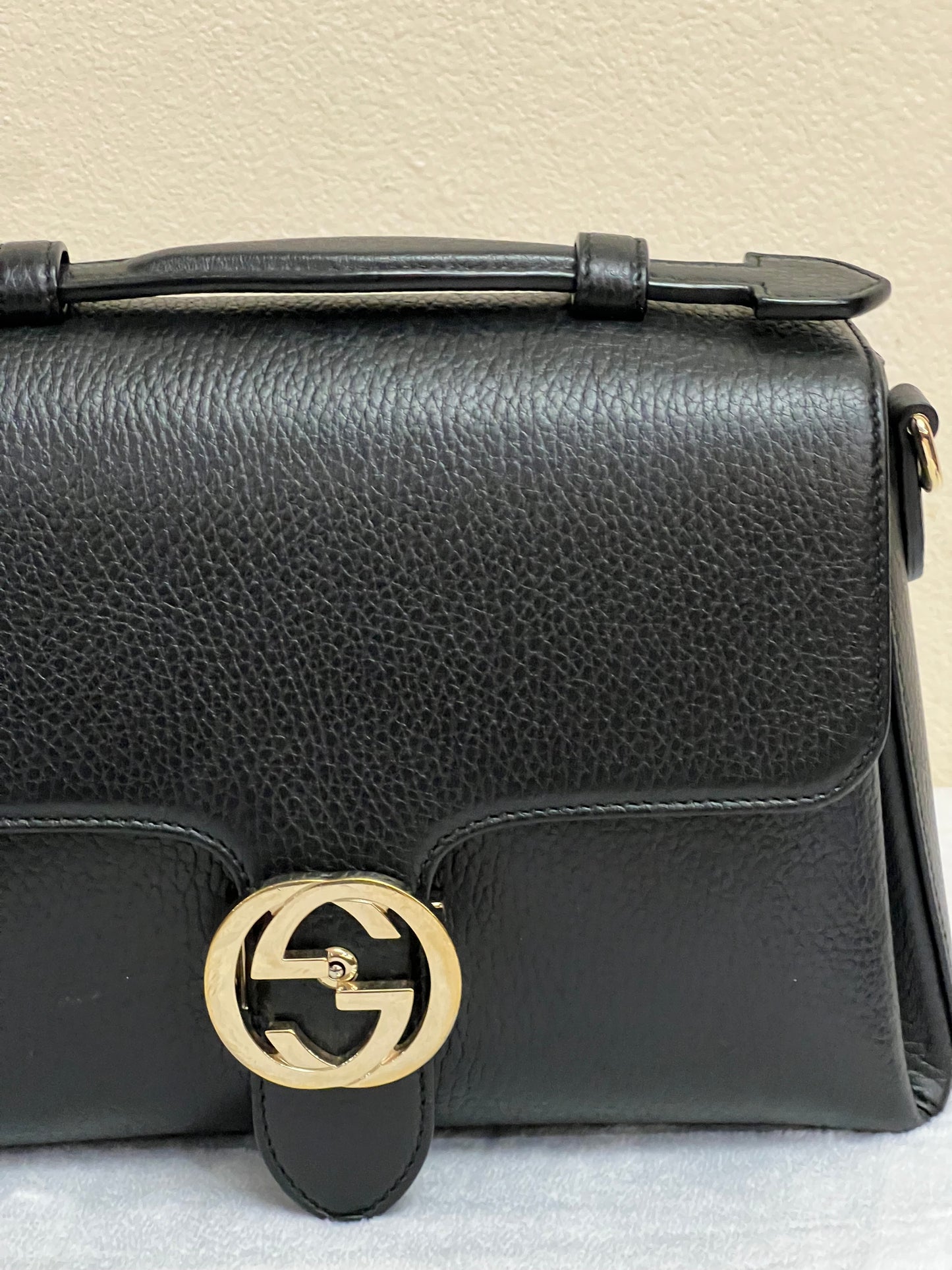 INTERLOCKING TOP HANDLE BLACK