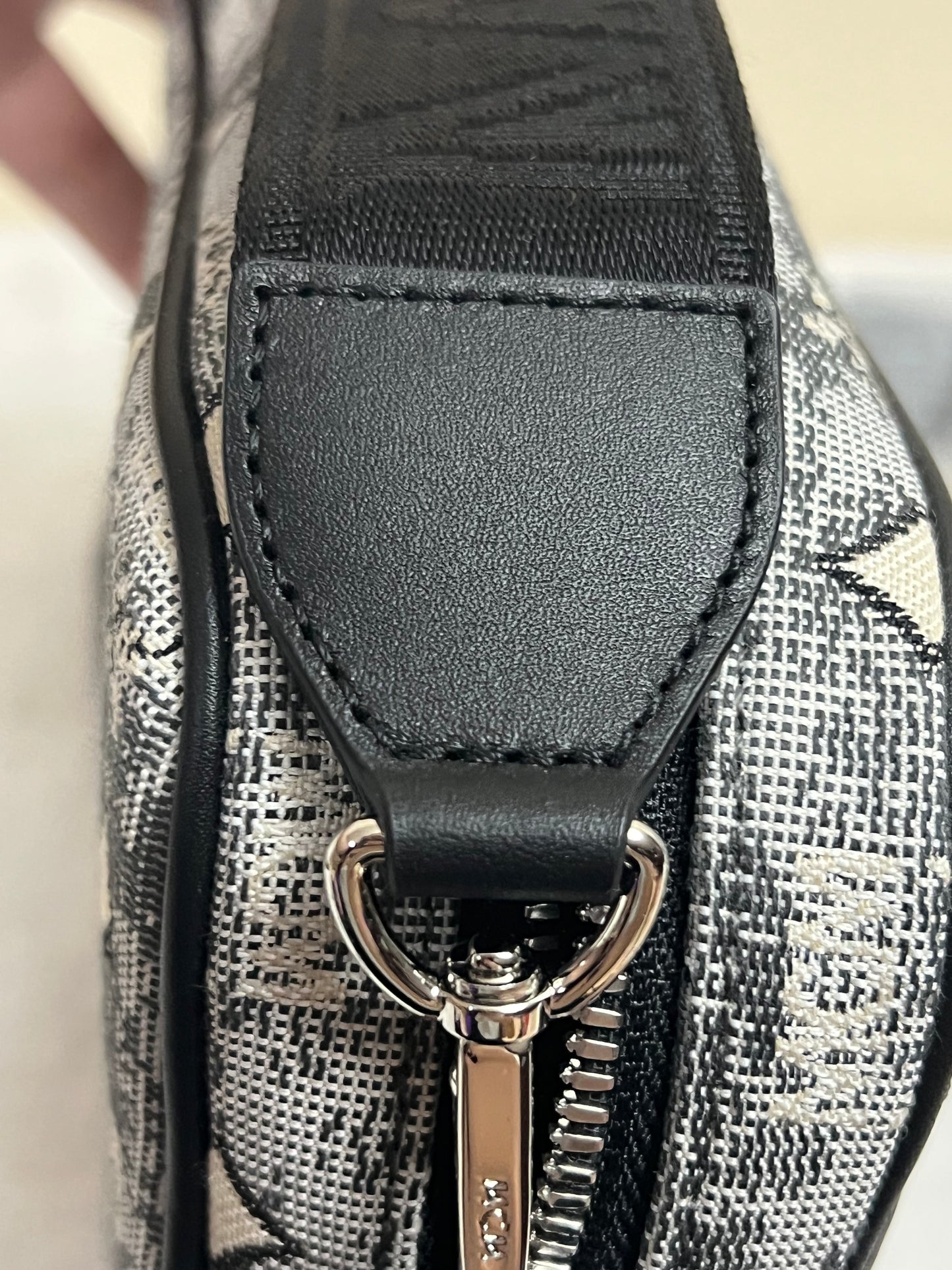 MCM AREN MESSENGER BAG