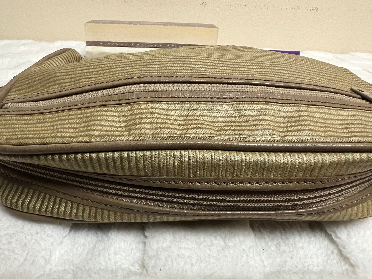 Y _ S _ L WRISTLET