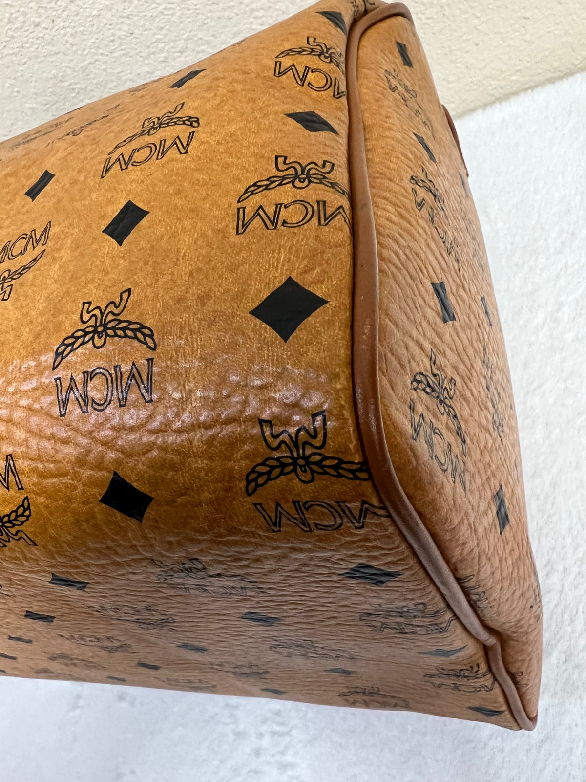 MCM DUFFLE 40 COGNAC