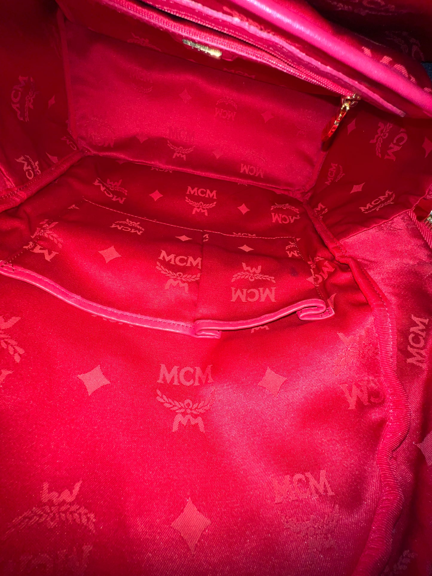 MCM RED BAGPACK LTD