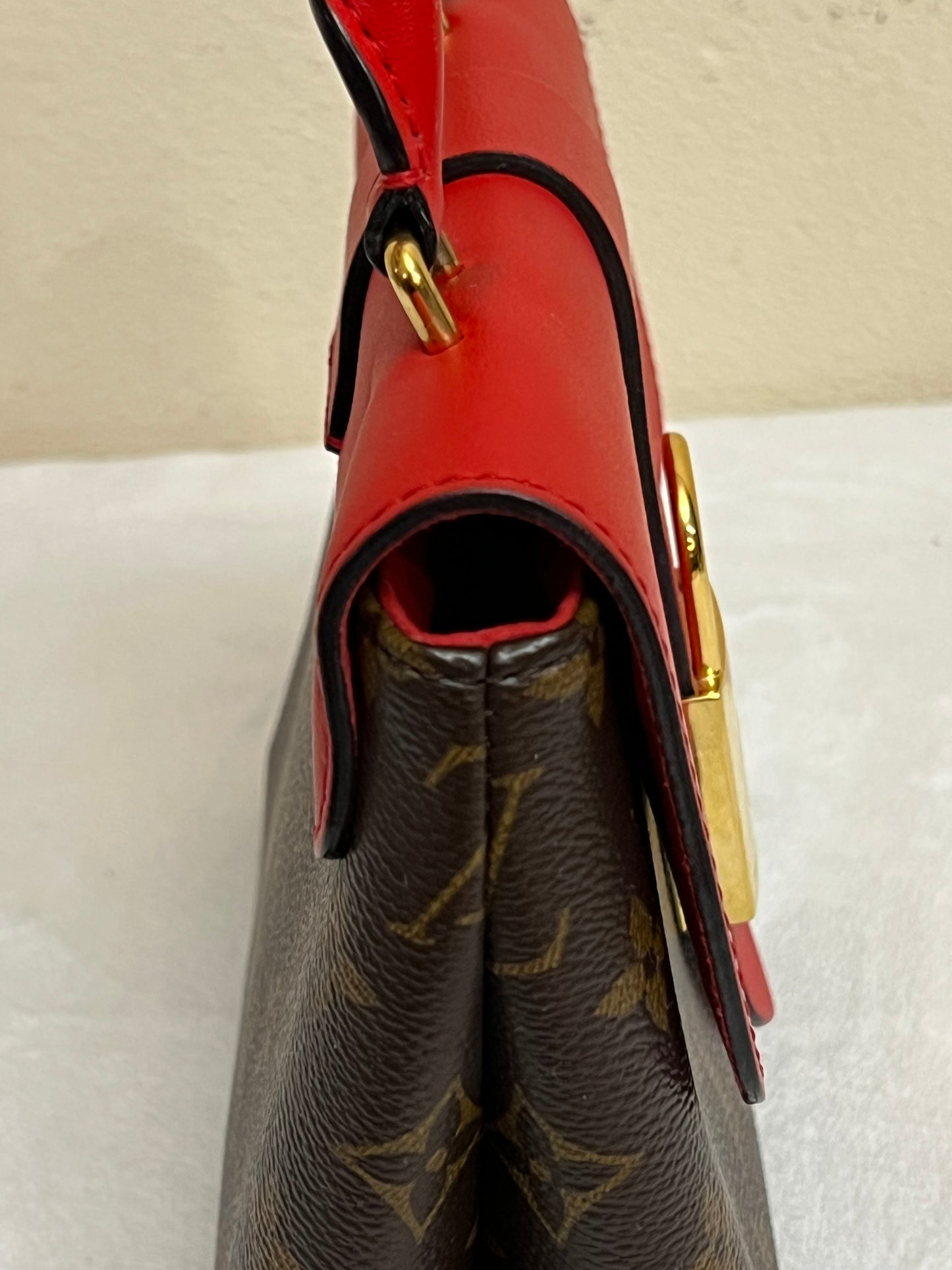 LOCKY BB RED