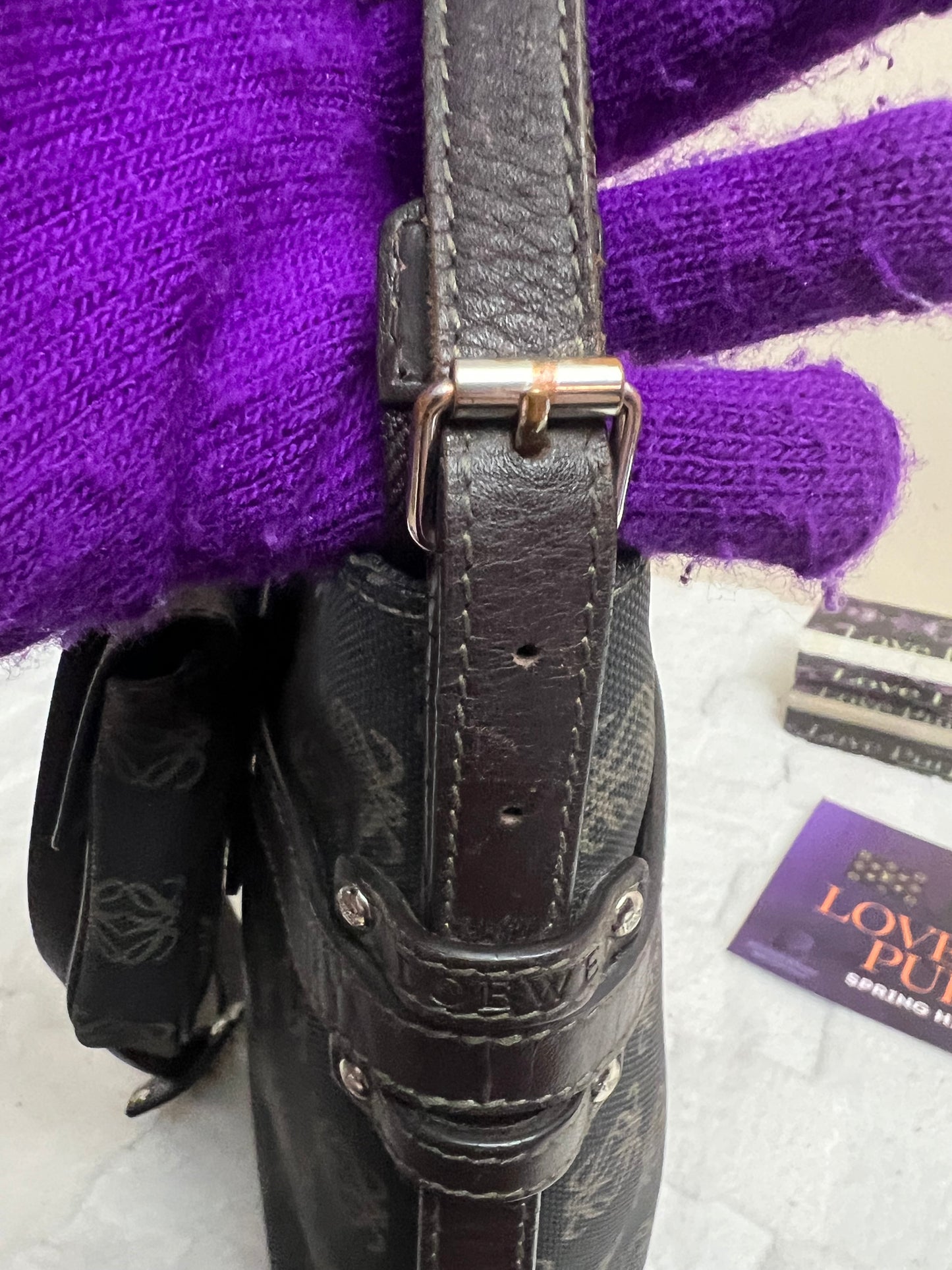 L _ O _ E _ W _ E CROSSBODY