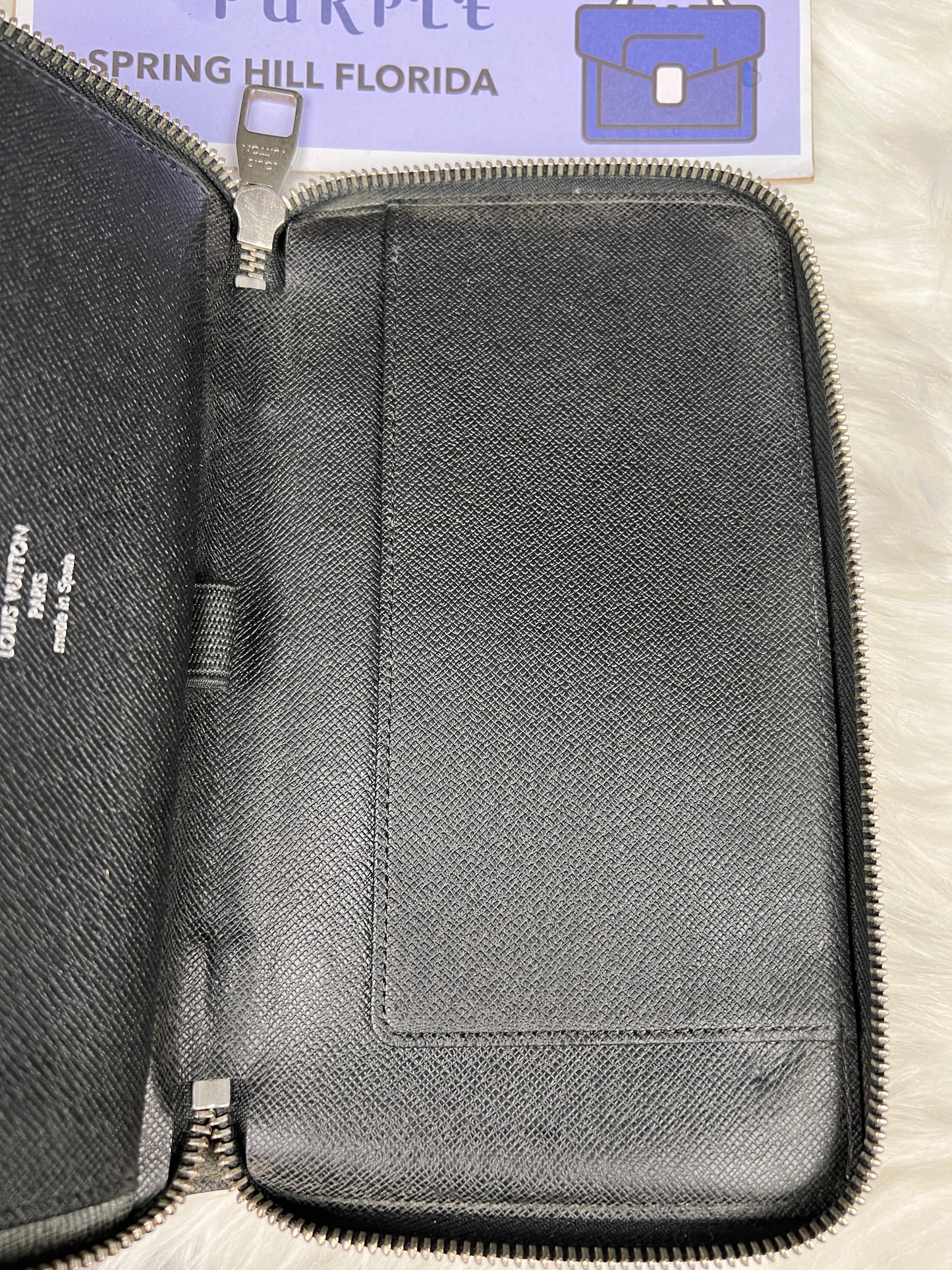 GRAPHITE ZIPPY WALLET ORGANIZER