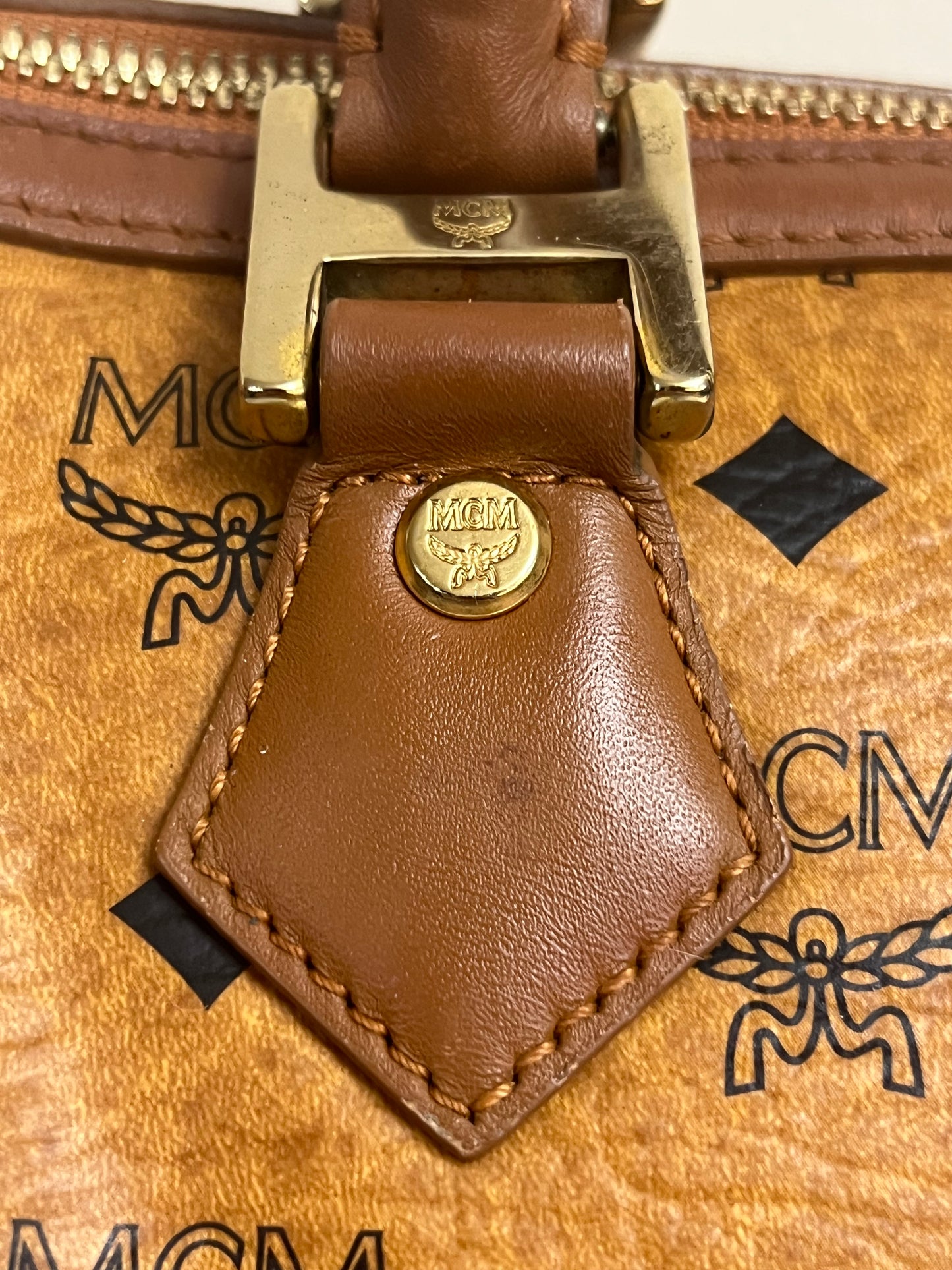 MCM BOSTON 25 W/ BONE