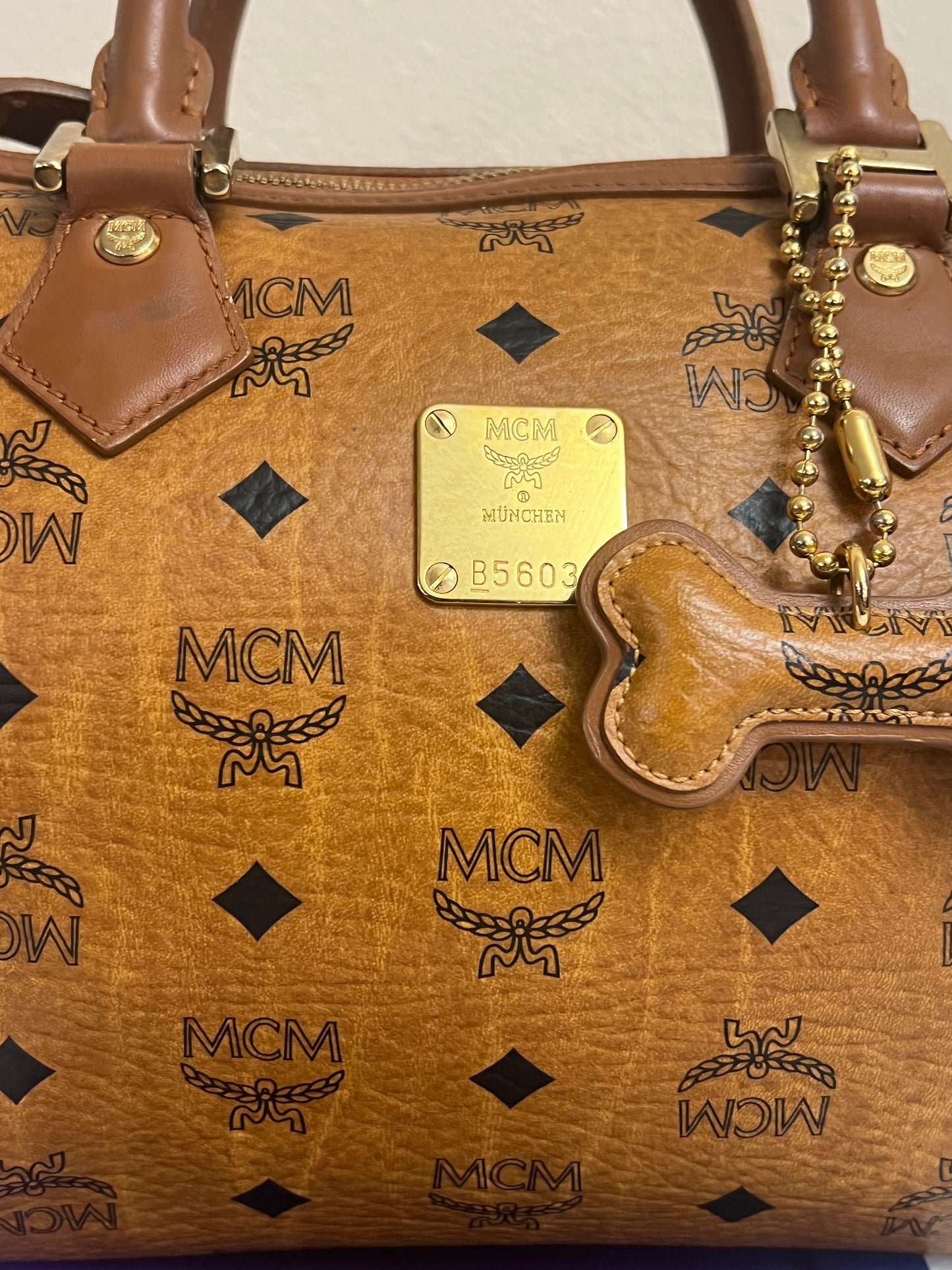 MCM BOSTON 25 W/ BONE