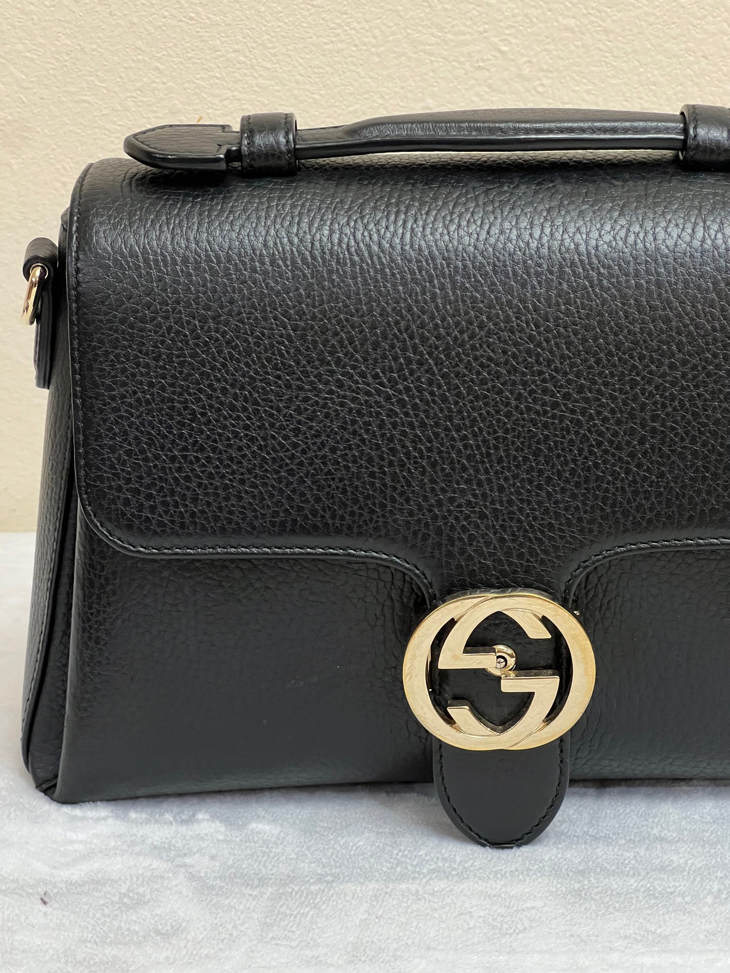 INTERLOCKING TOP HANDLE BLACK