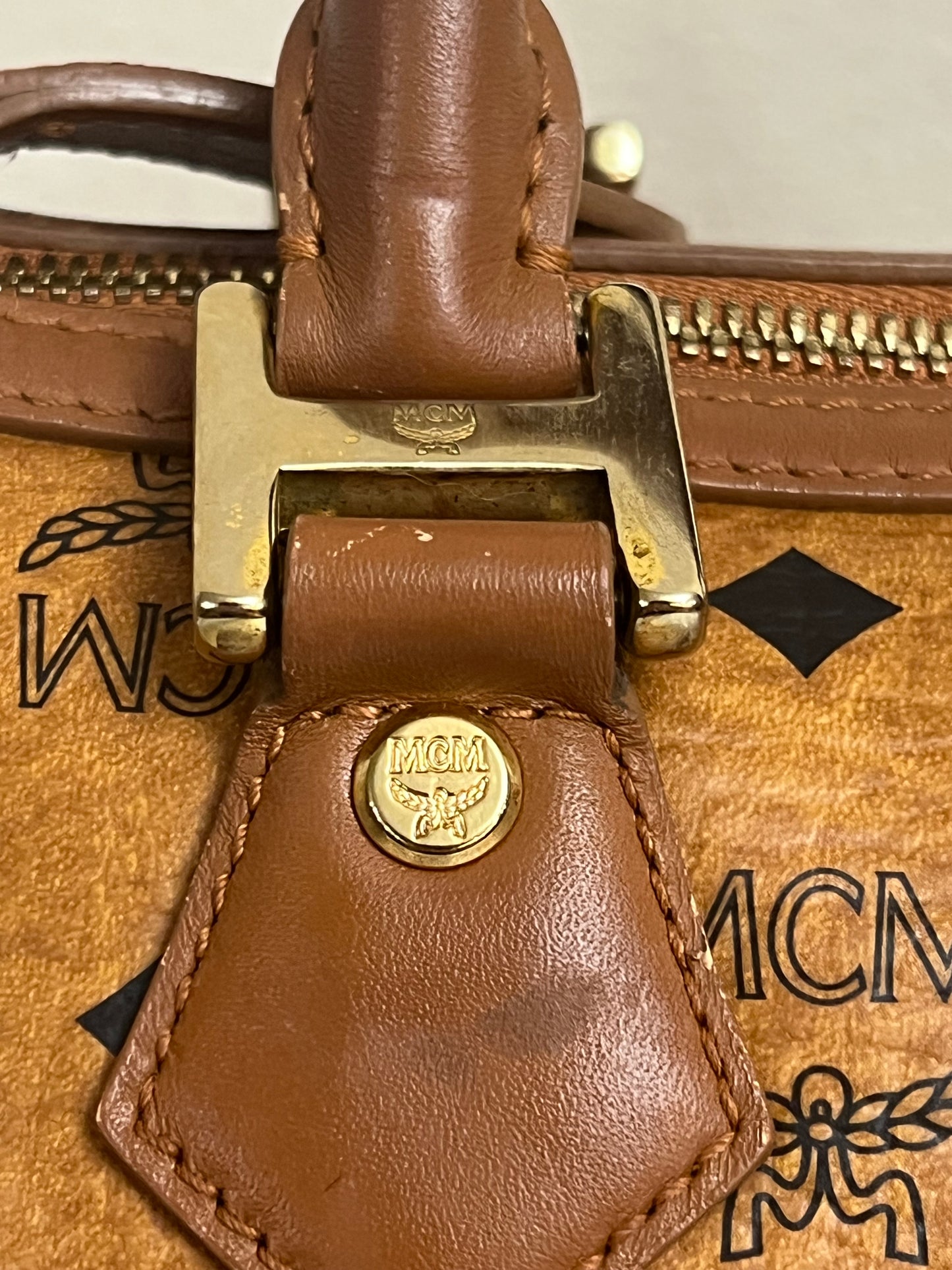 MCM BOSTON 25 W/ BONE