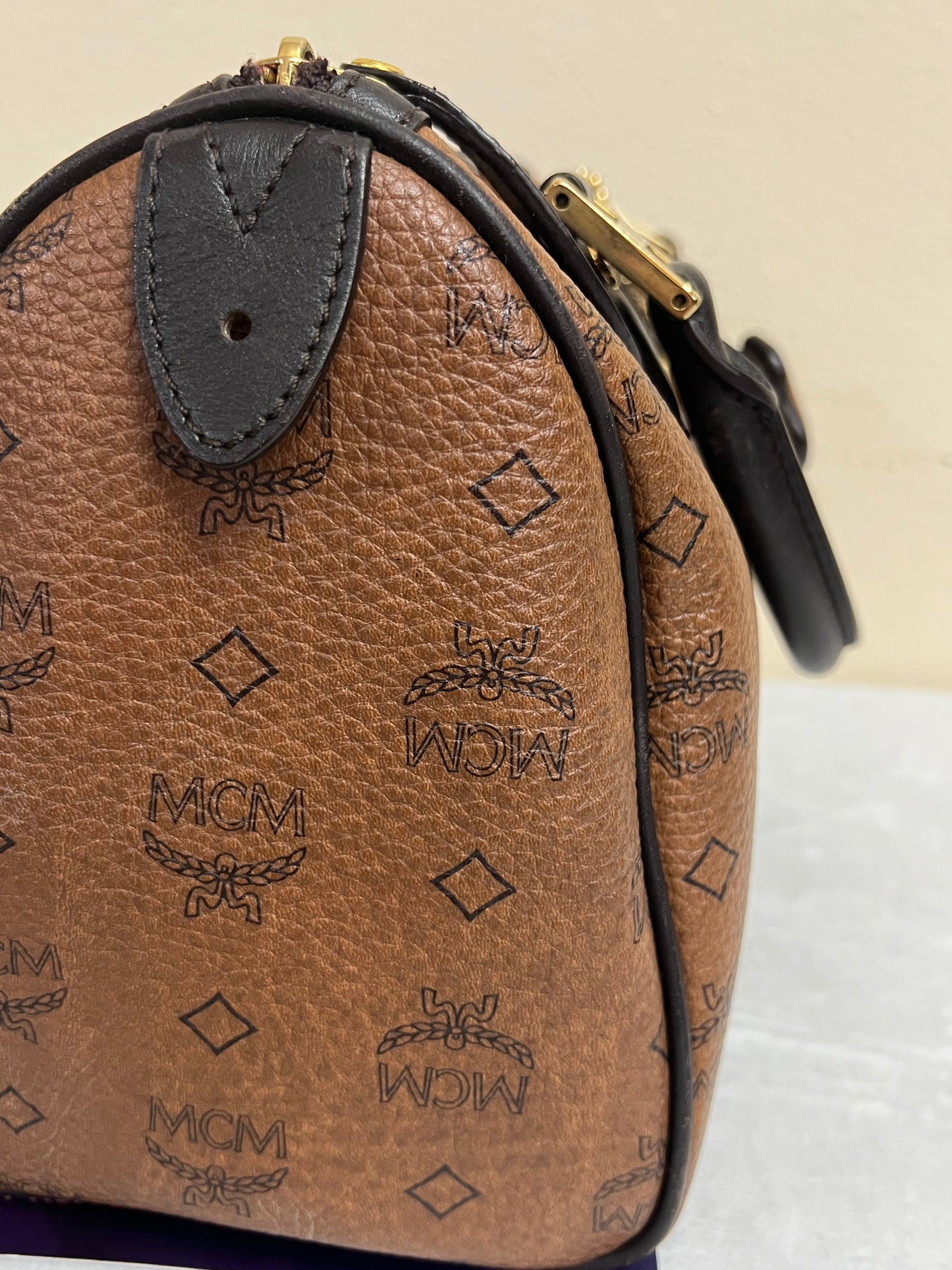 MCM BOSTON CHOCO 25 w/ BONE