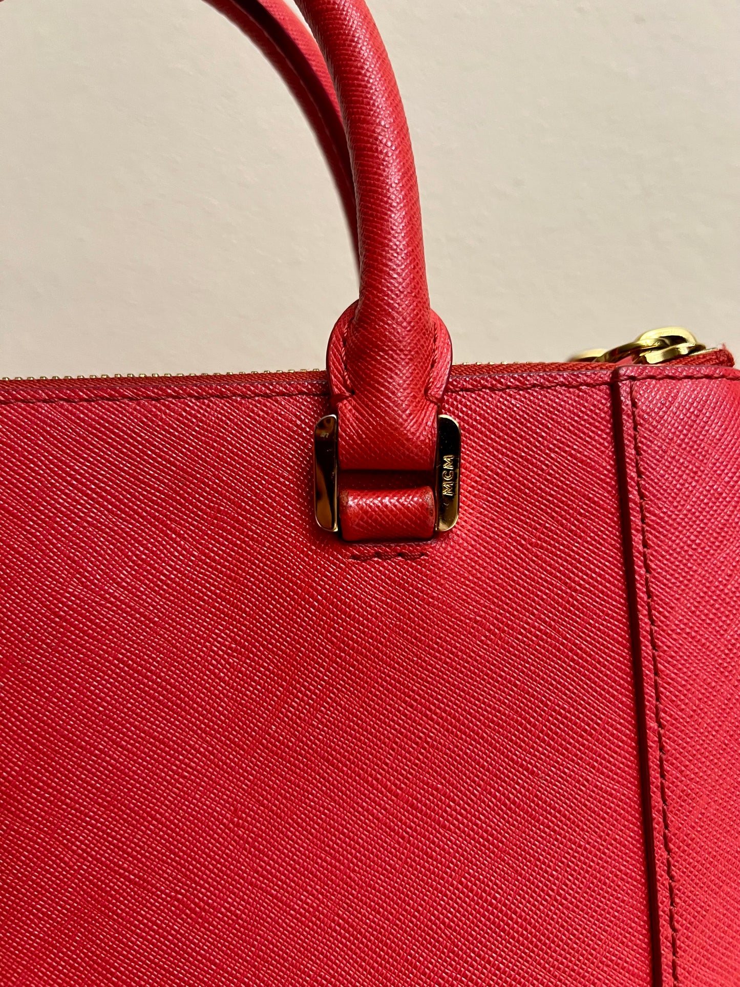 MCM SAFFIANO RED