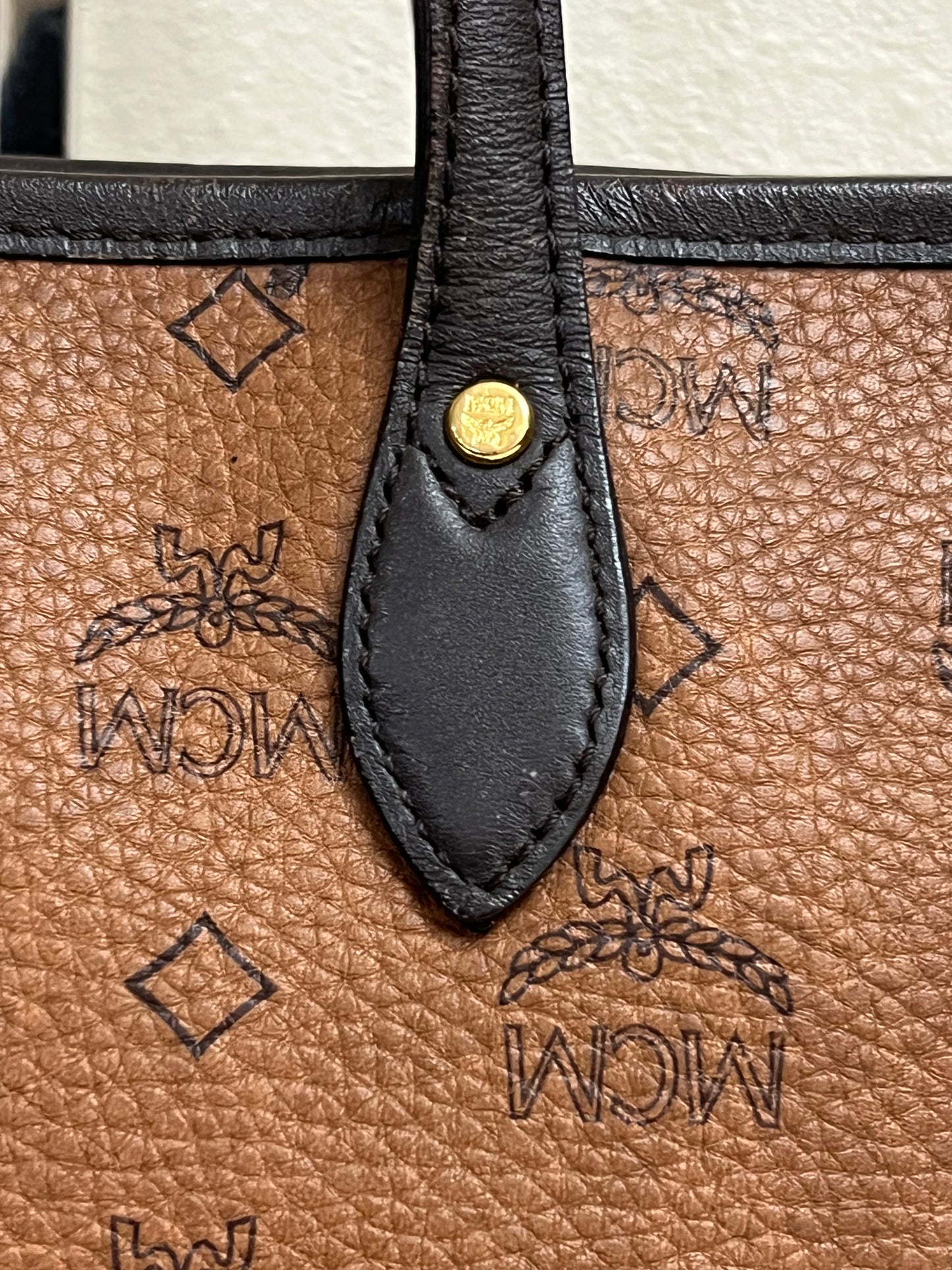 MCM CHOCO TOTE W/ BONE MM