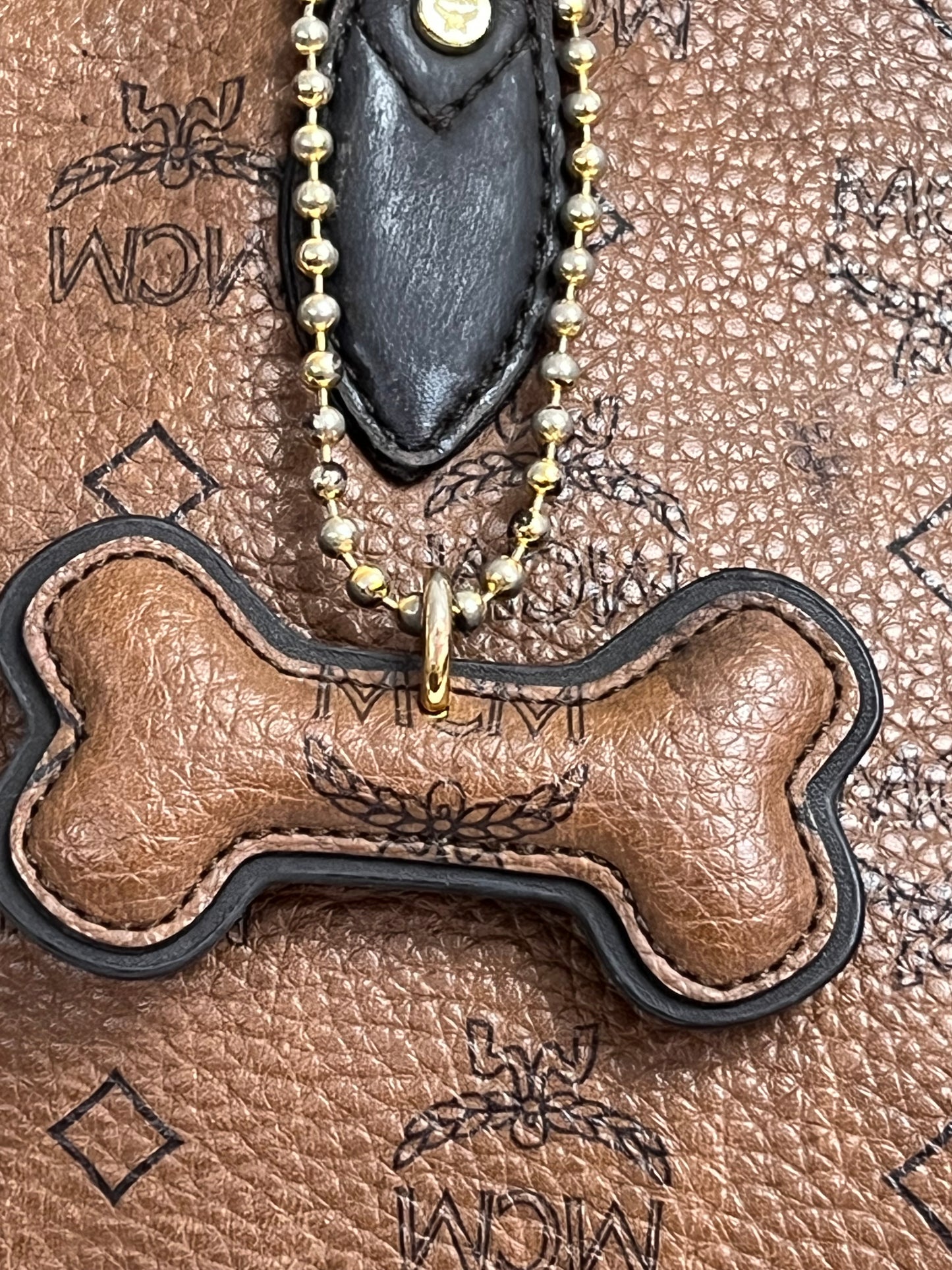 MCM CHOCO W/ BONE BLUE STRPES MM