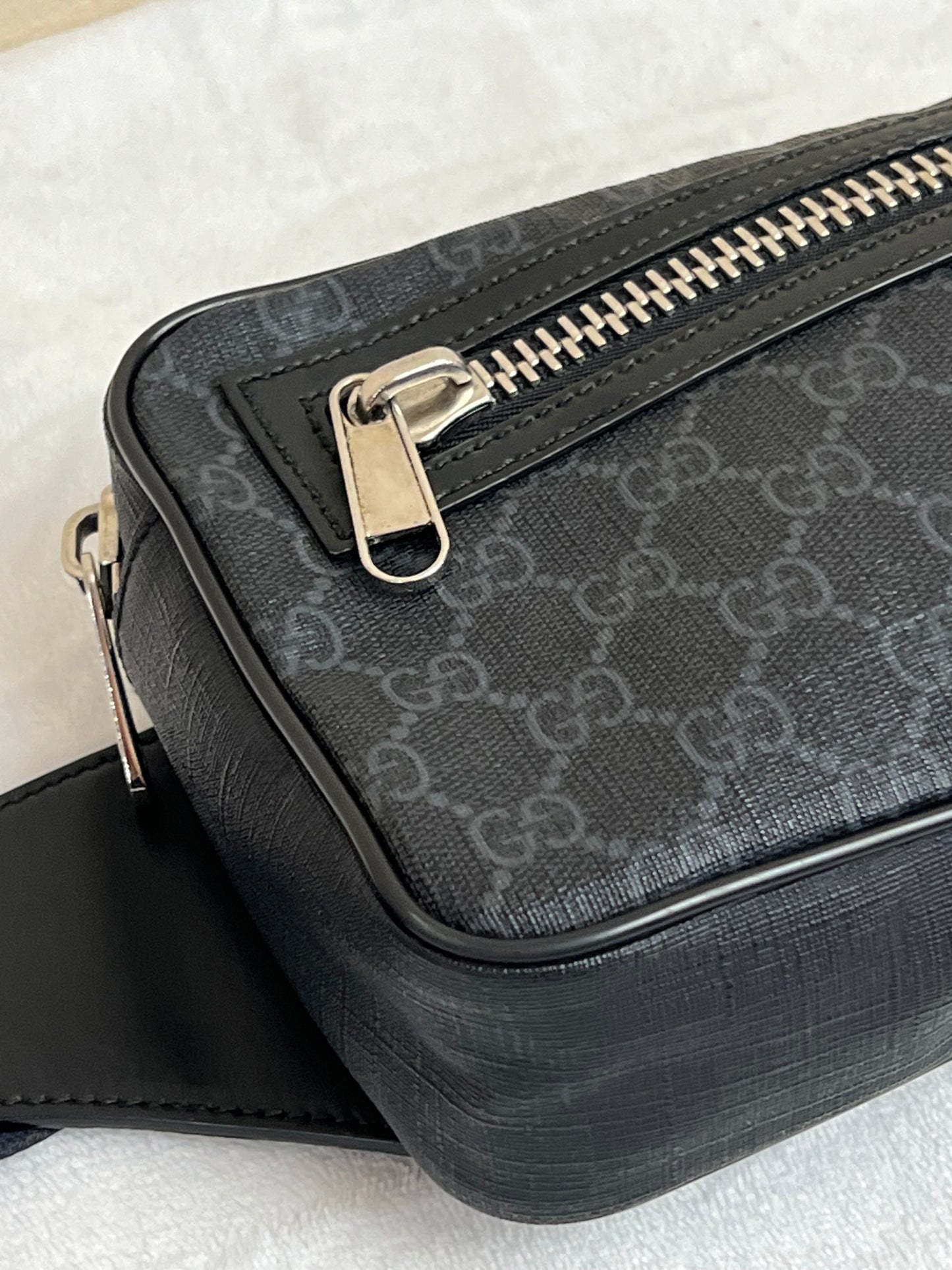 SUPREME BELTBAG