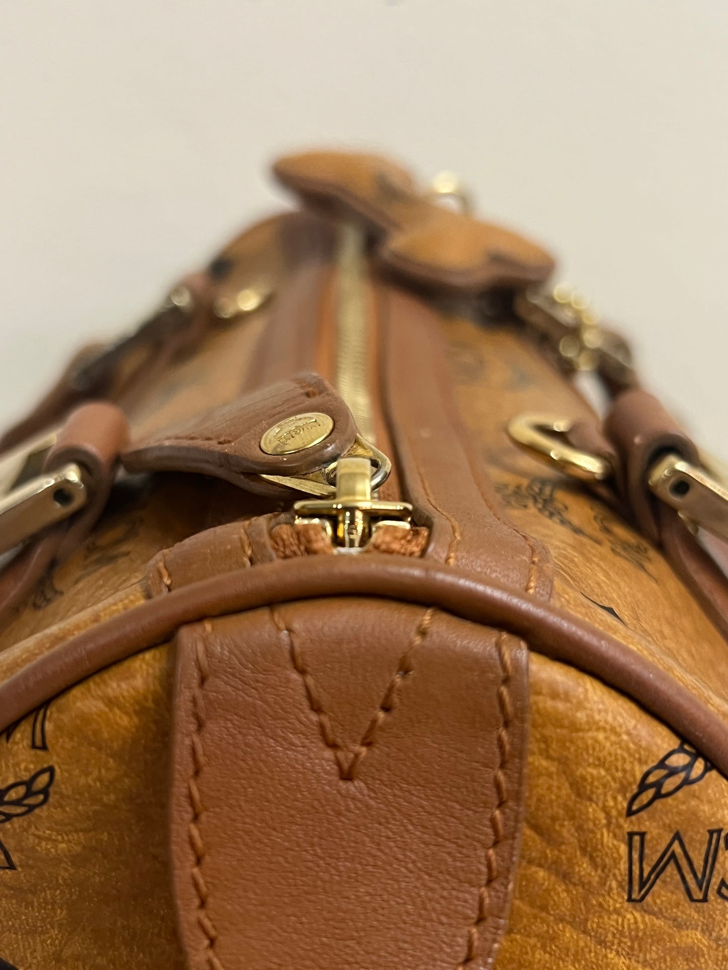 MCM BOSTON 25 W/ BONE