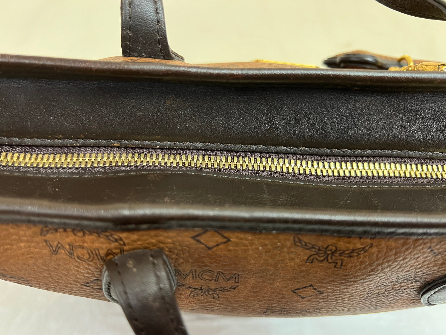 MCM CHOCO TOTE W/ BONE MM