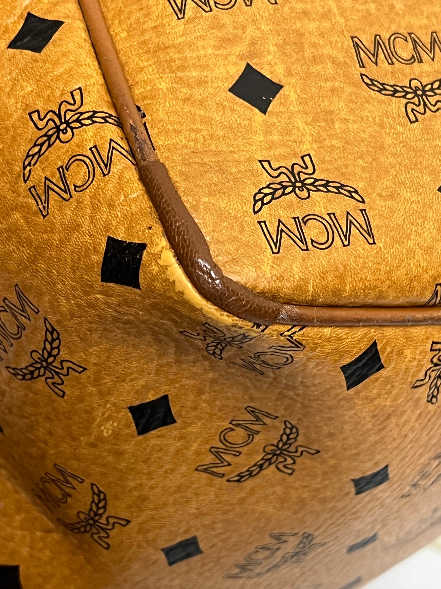 MCM DUFFLE 40 COGNAC