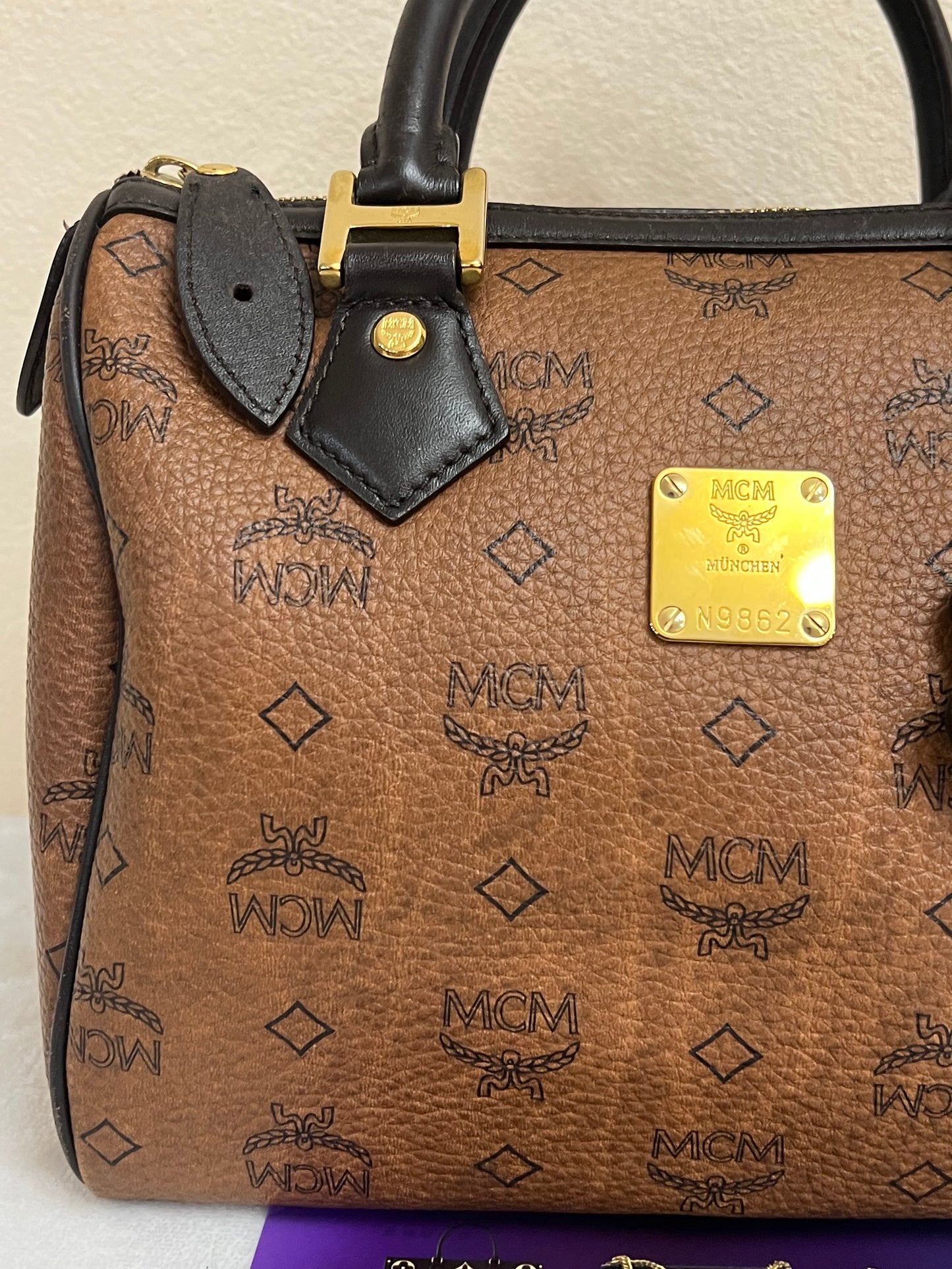 MCM BOSTON CHOCO 25 w/ BONE