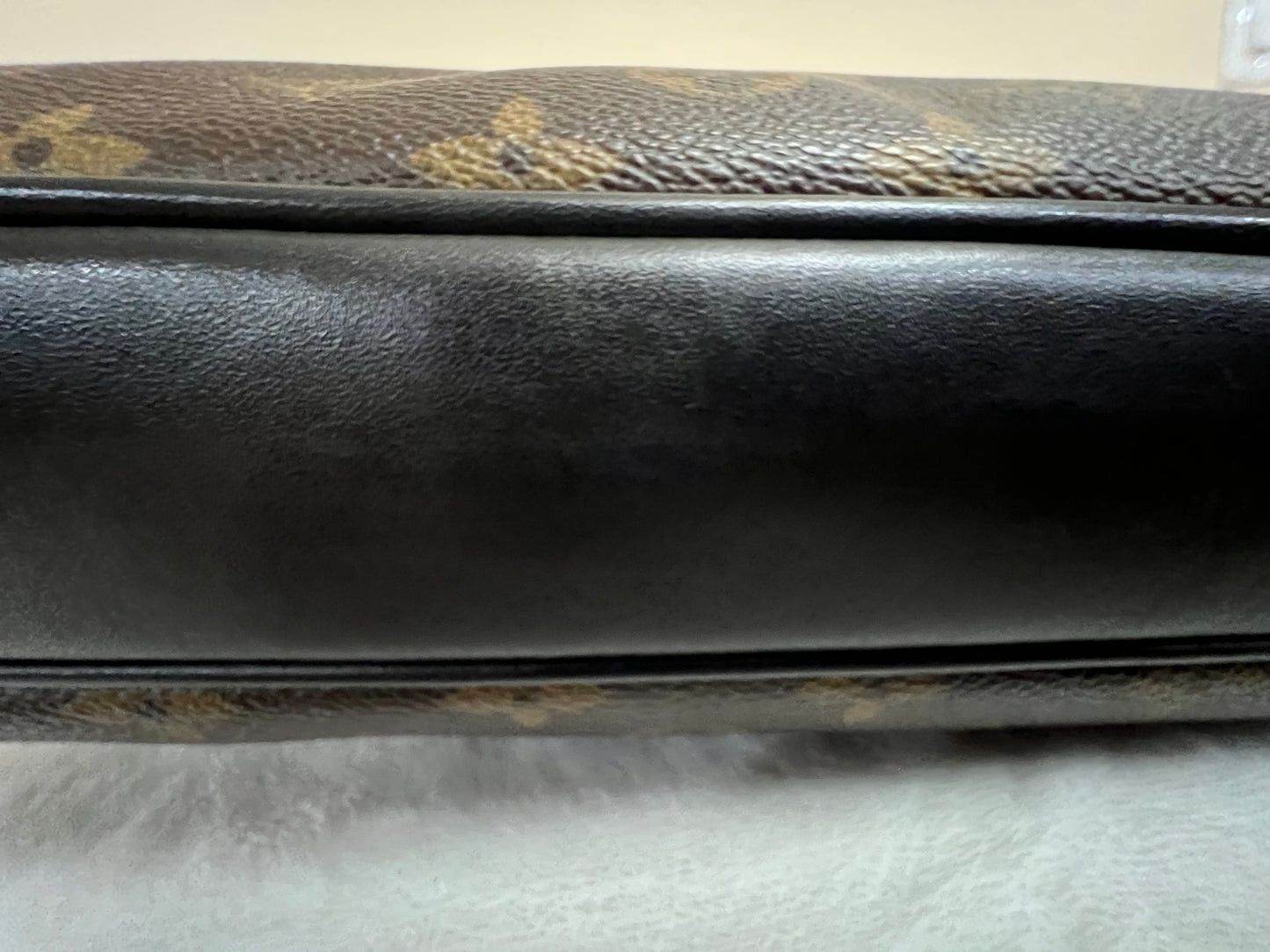 MACASAR CROSSBODY