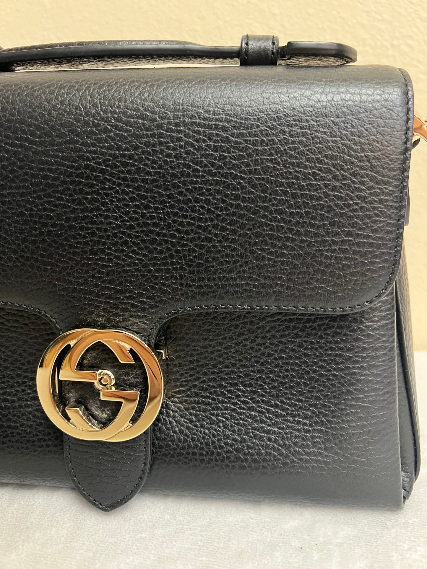 INTERLOCKING BLACK SHW 2