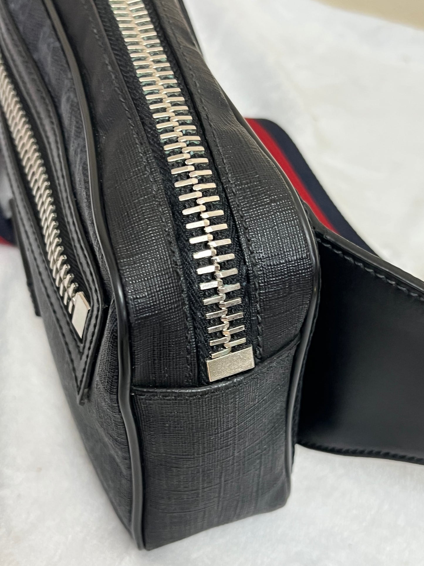 SUPREME BELTBAG