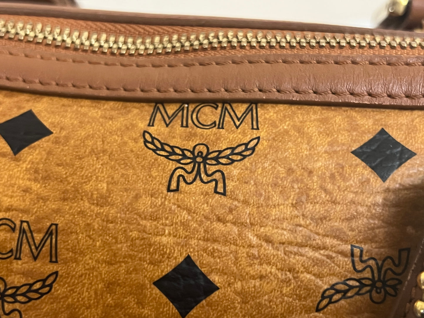MCM BOSTON 25 W/ BONE