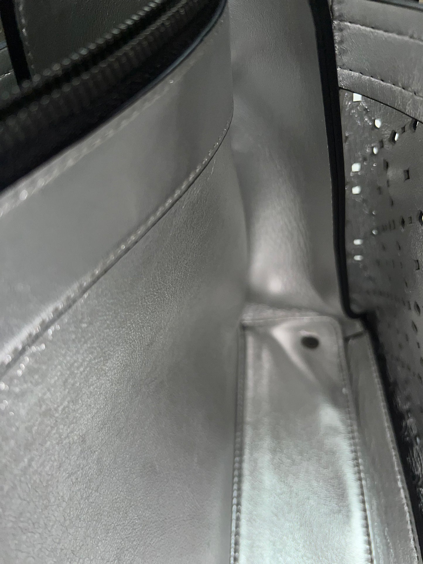 MCM PORFORATED TOTE BLACK