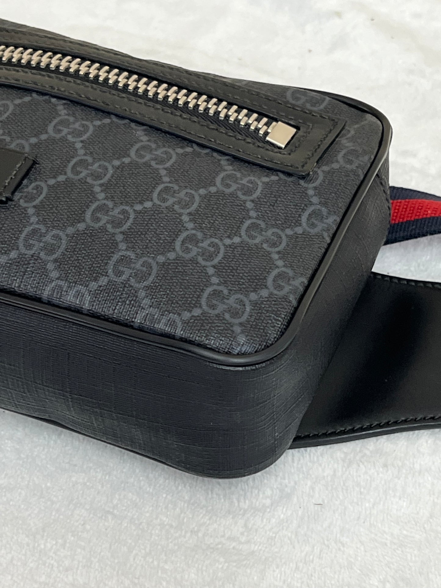 SUPREME BELTBAG