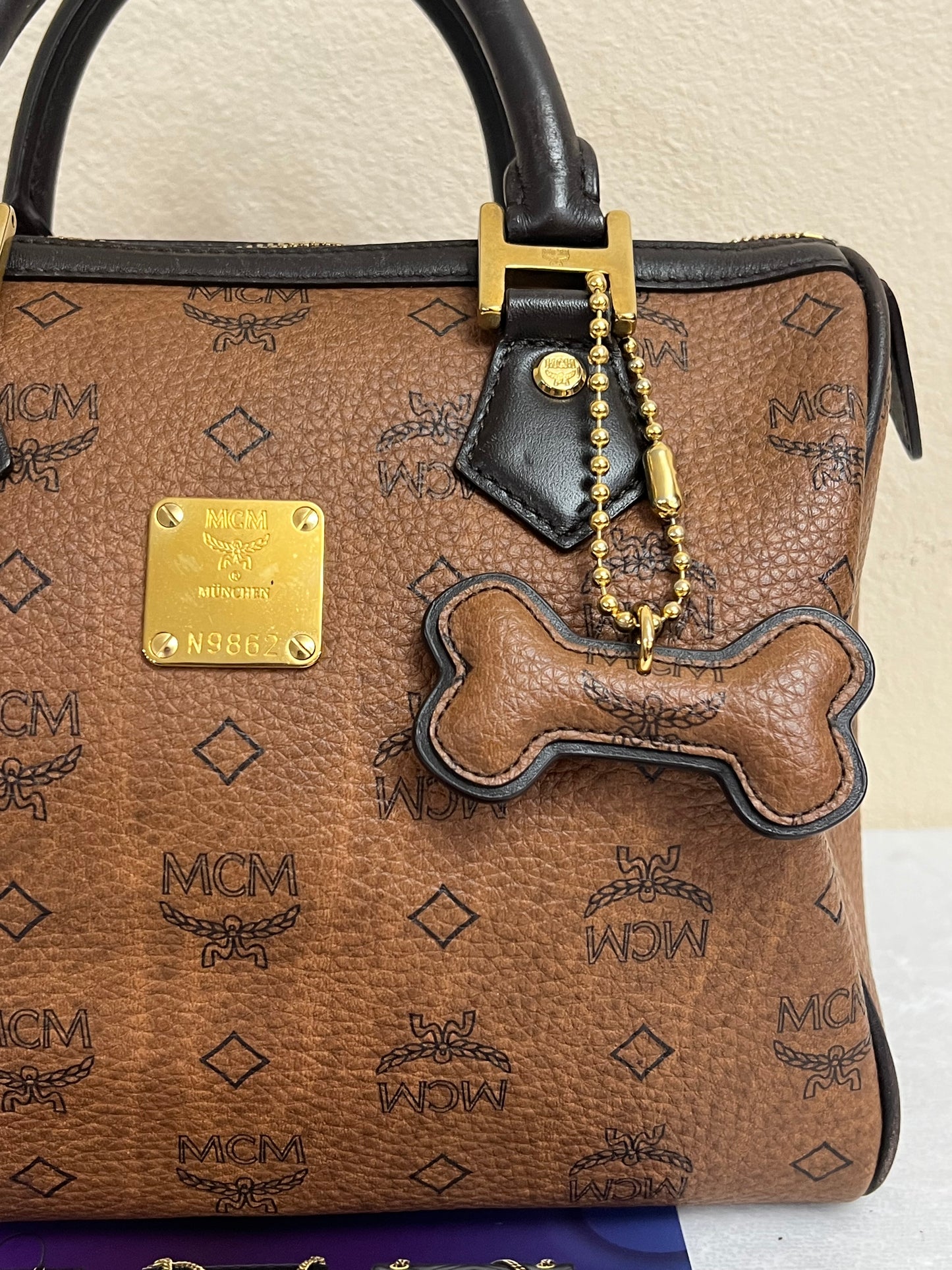 MCM BOSTON CHOCO 25 w/ BONE