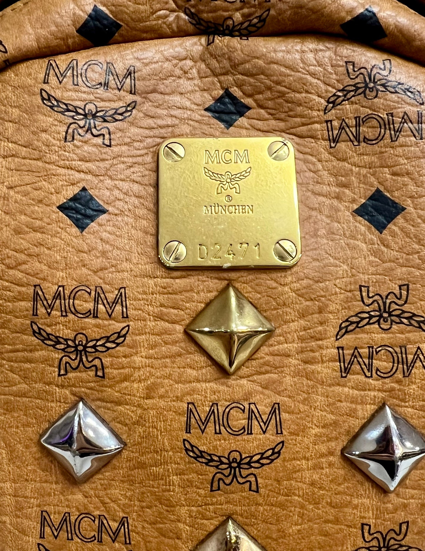 MCM BAGPACK COGNAC LIMITED EDITION