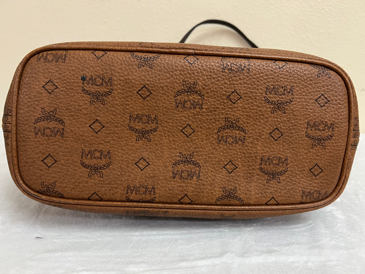 MCM CHOCO TOTE W/ BONE MM